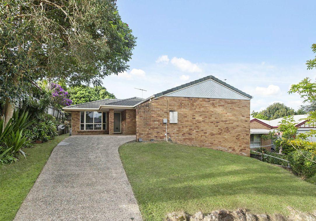 Double School Catchments!  A Family Friendly House Located In Quiet And Convenient Location!