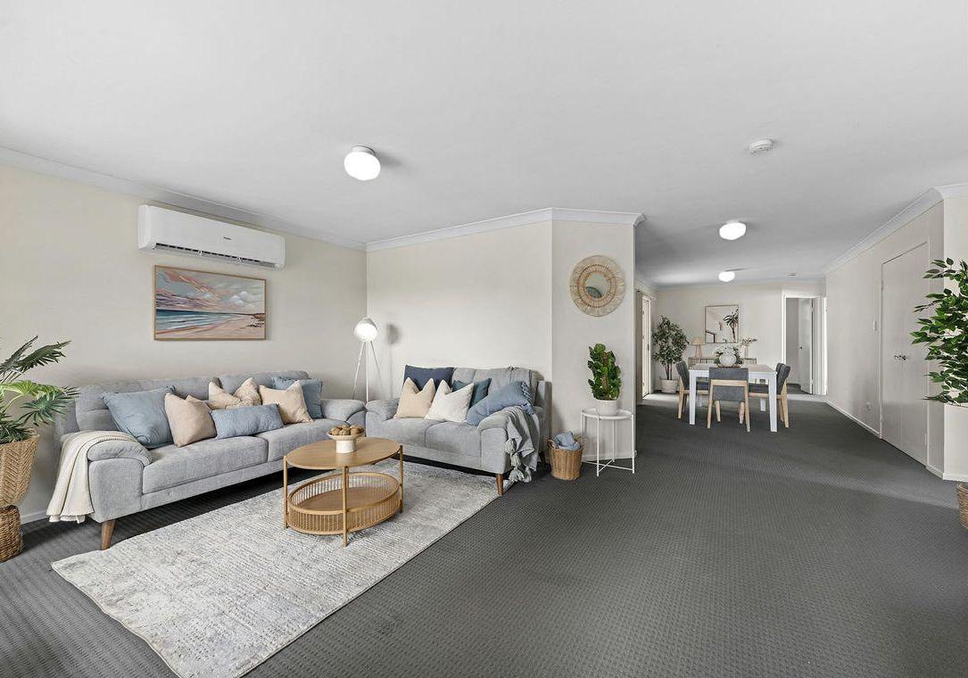 Double School Catchments!  A Family Friendly House Located In Quiet And Convenient Location!