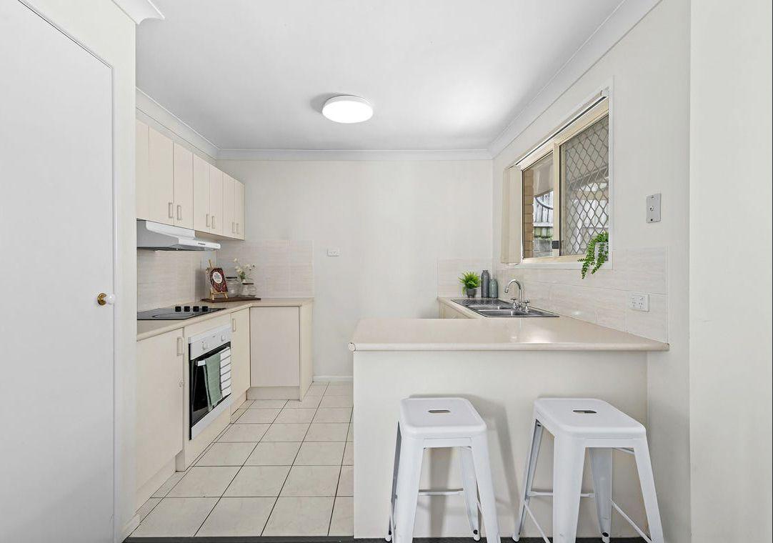 Double School Catchments!  A Family Friendly House Located In Quiet And Convenient Location!