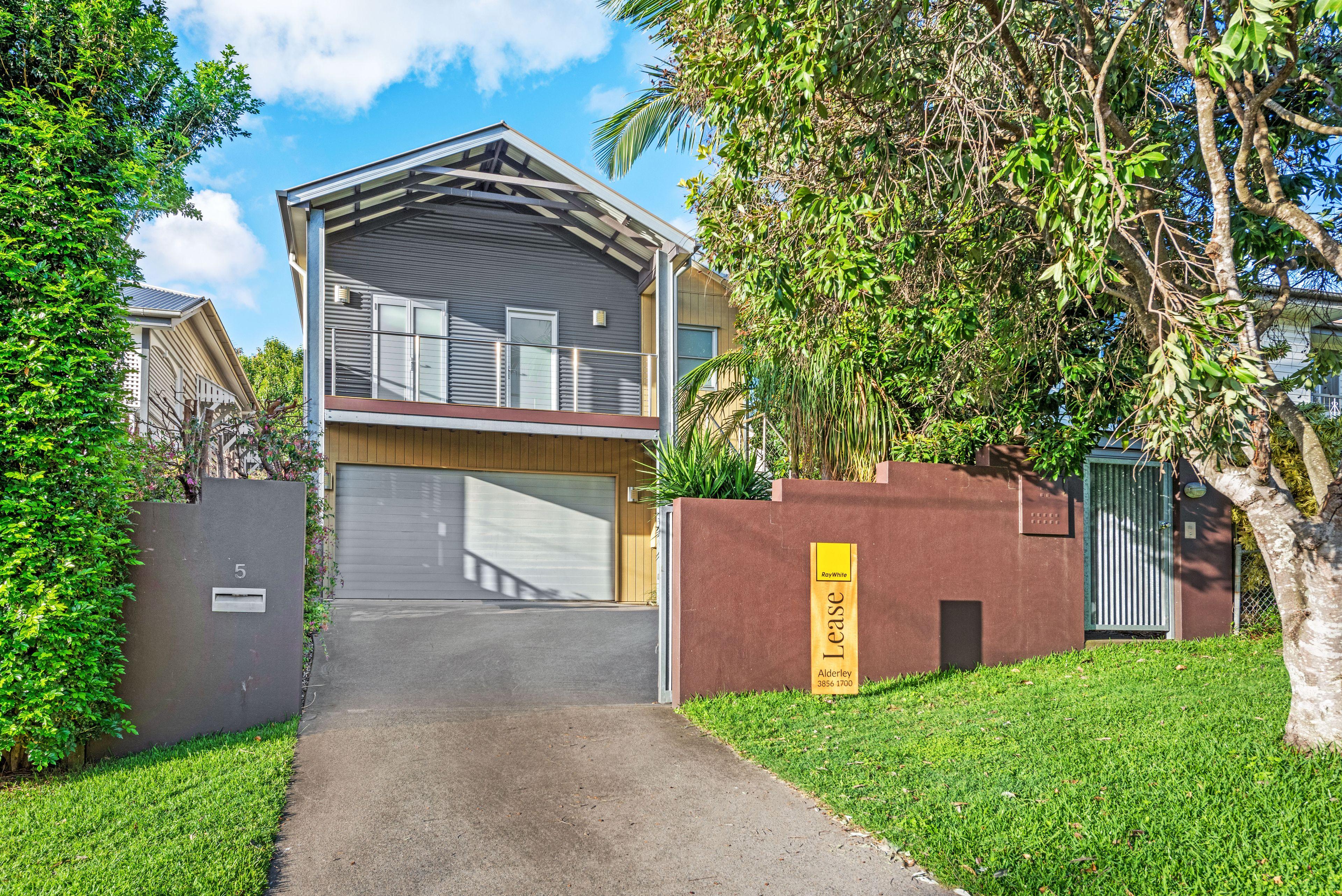 Modern entertainer's home