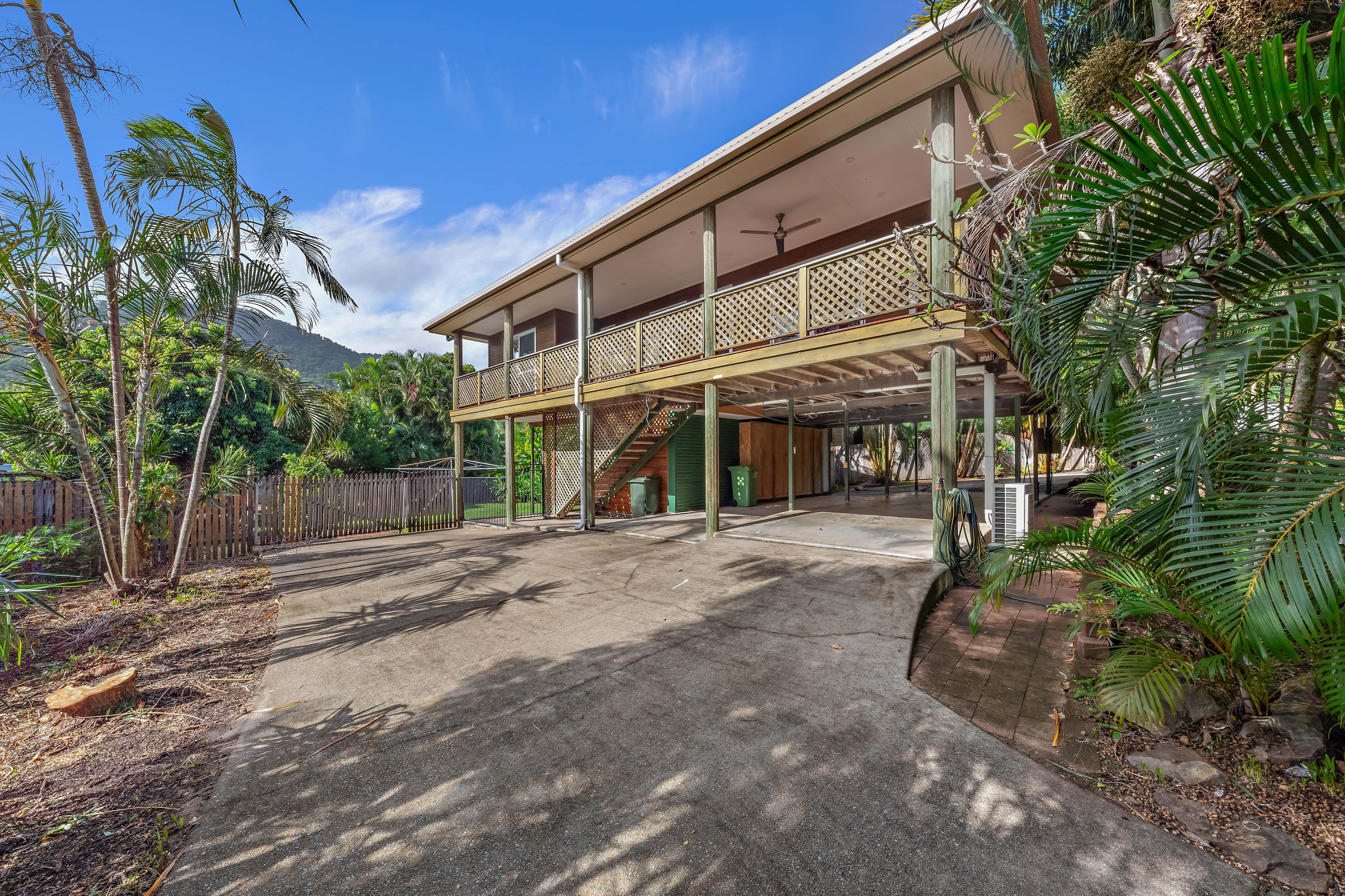 Prop-GPT: House: QLD Cannonvale, QLD 4802 Home For Rent
