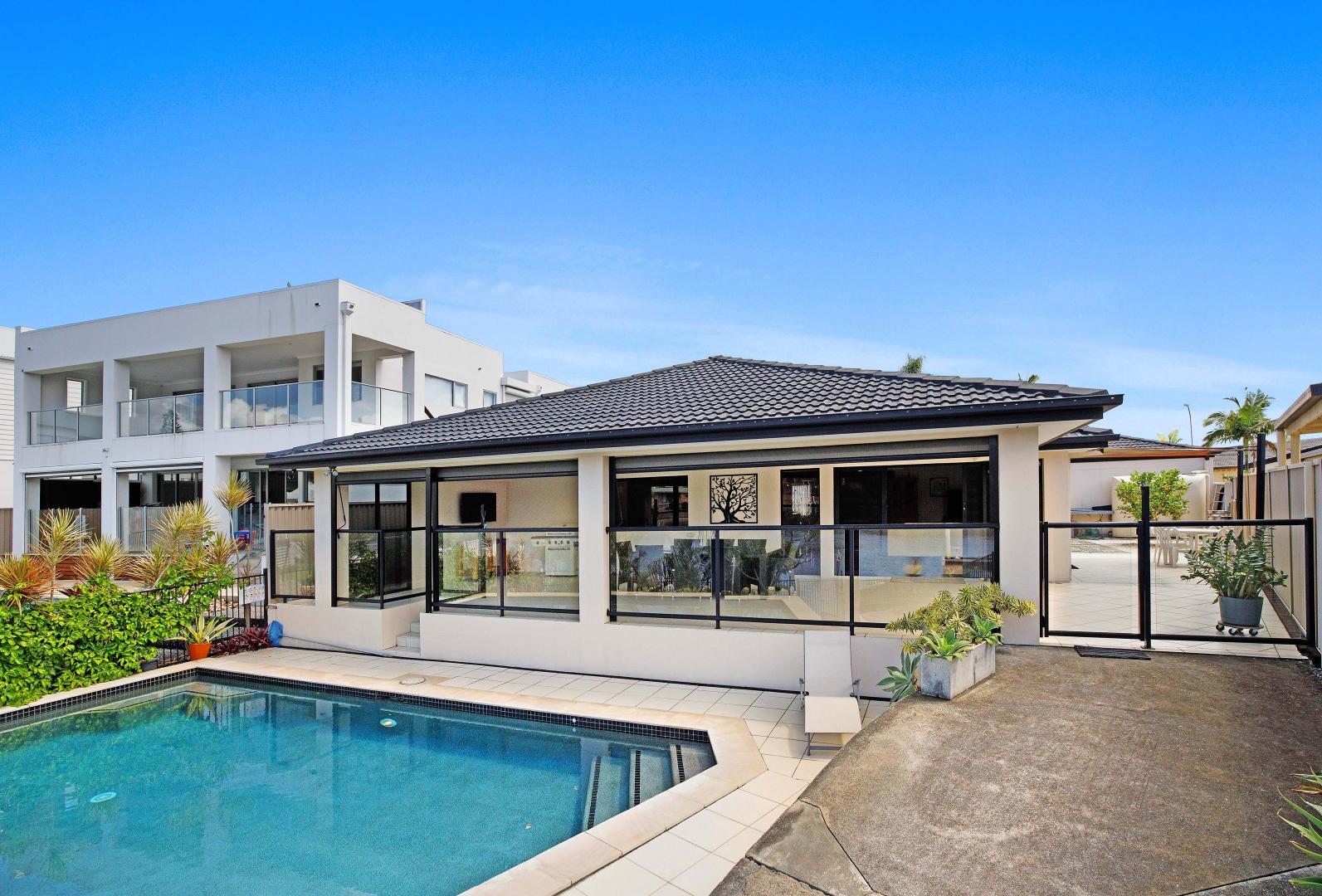 Prop-GPT: House: QLD Broadbeach Waters, QLD 4218 Home For Rent