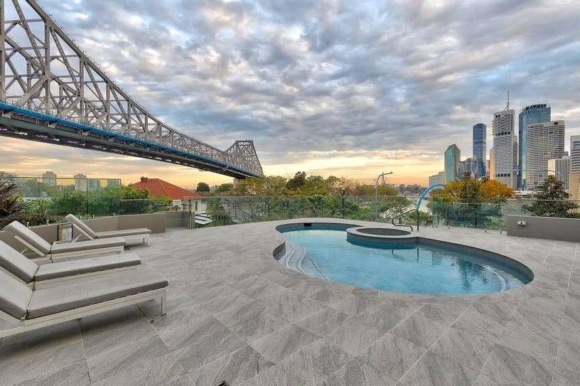 BREATHTAKING 4 BED 3 BATH WITH PRIME CITY VIEW - Rent increase to $1950 from 09/11/2025