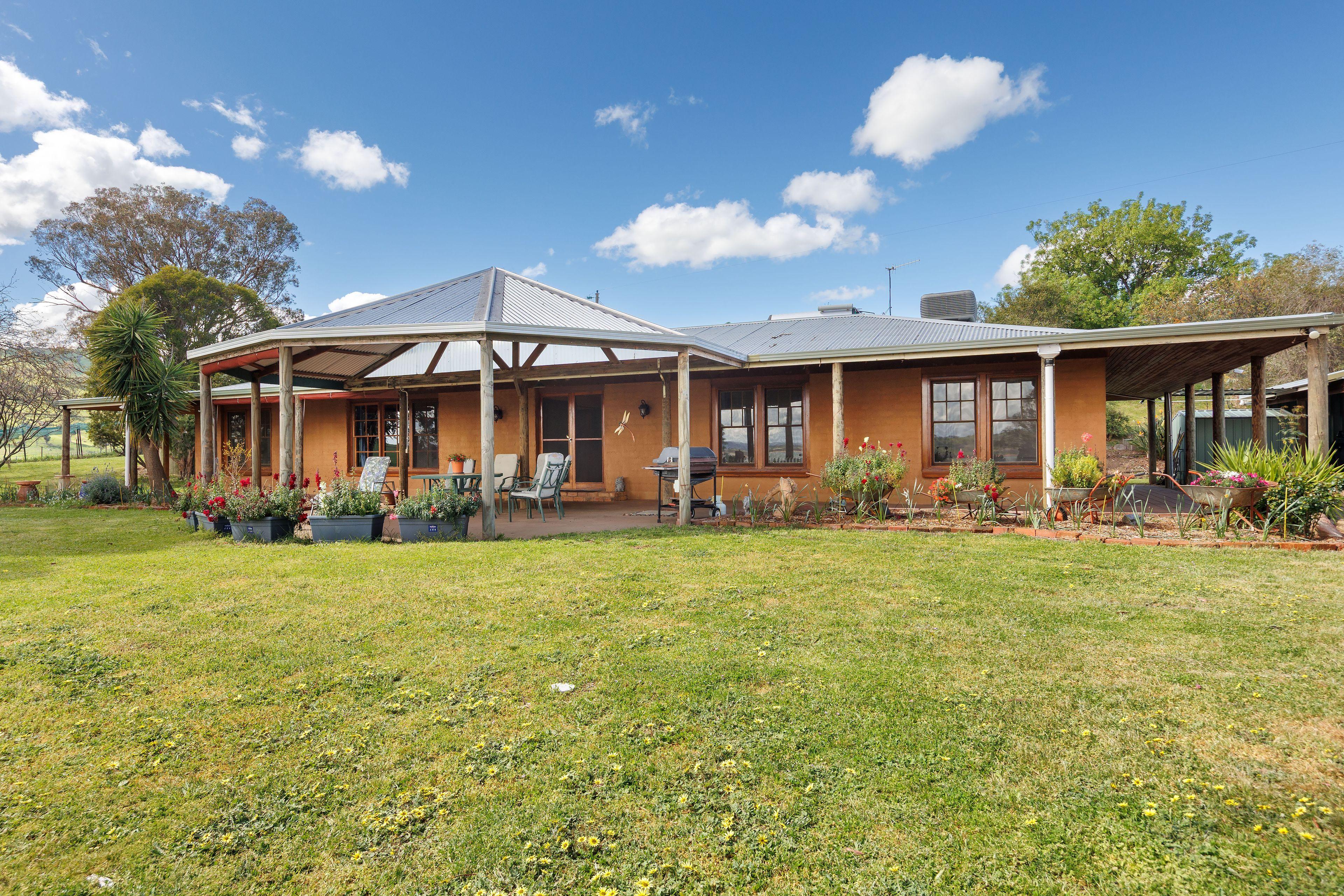 Prop-GPT: Lifestyle: VIC Bethanga, VIC 3691 Stunning Lifestyle Property