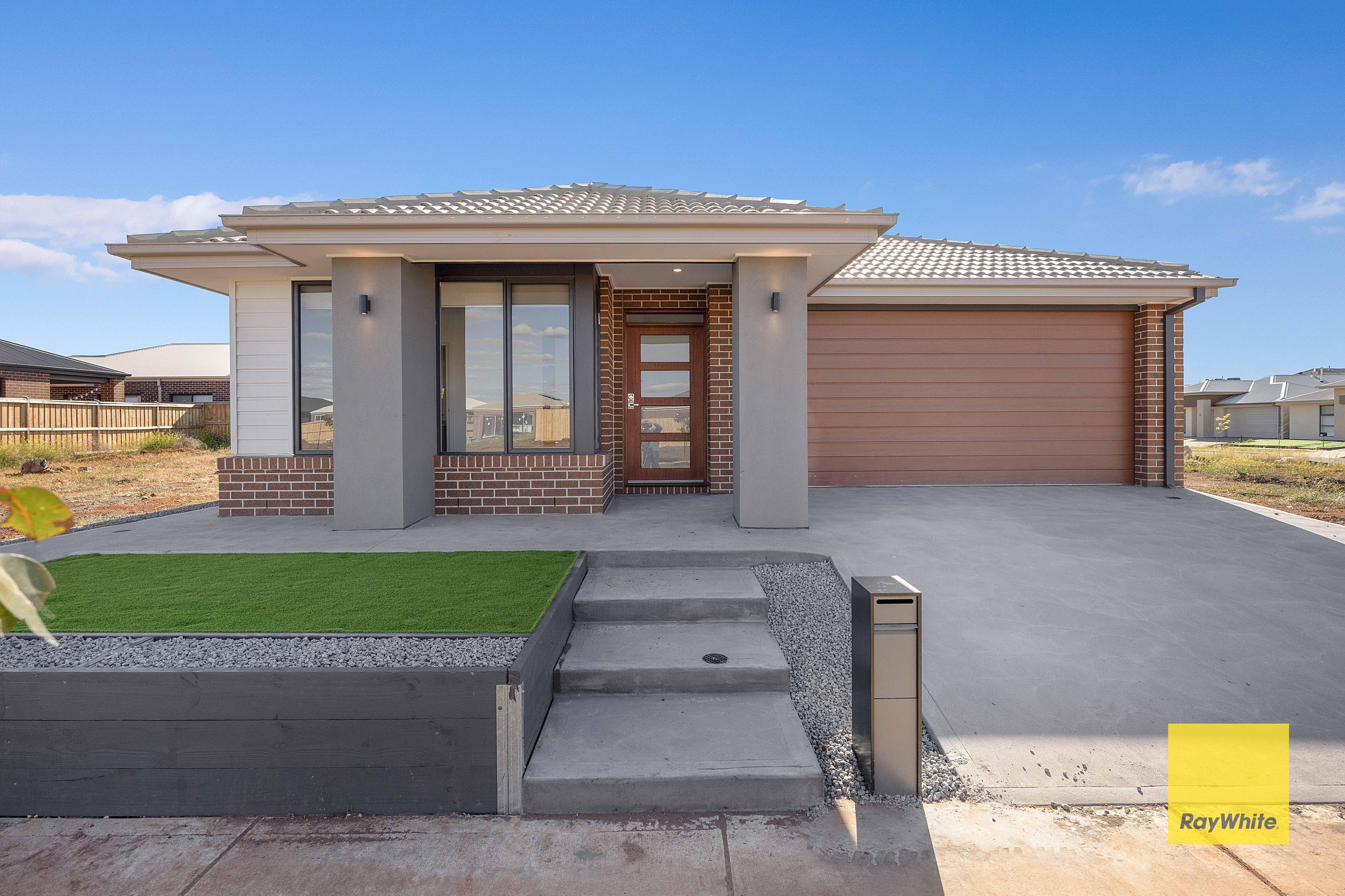 Prop-GPT: House: VIC Plumpton, VIC 3335 A Home That Defines Modern Family Perfection!