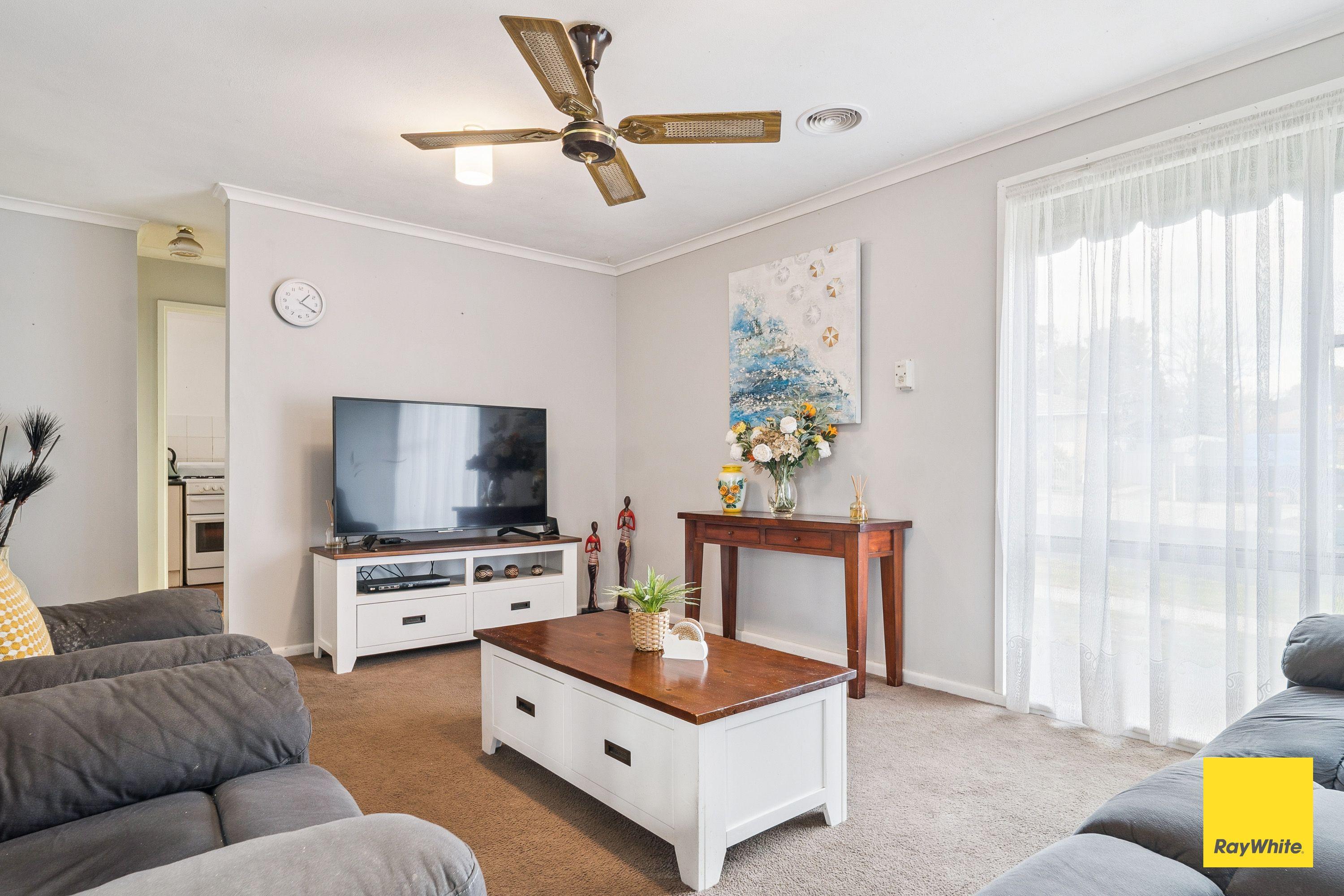 Spacious 3-Bedroom Home in Quiet Long Gully Street