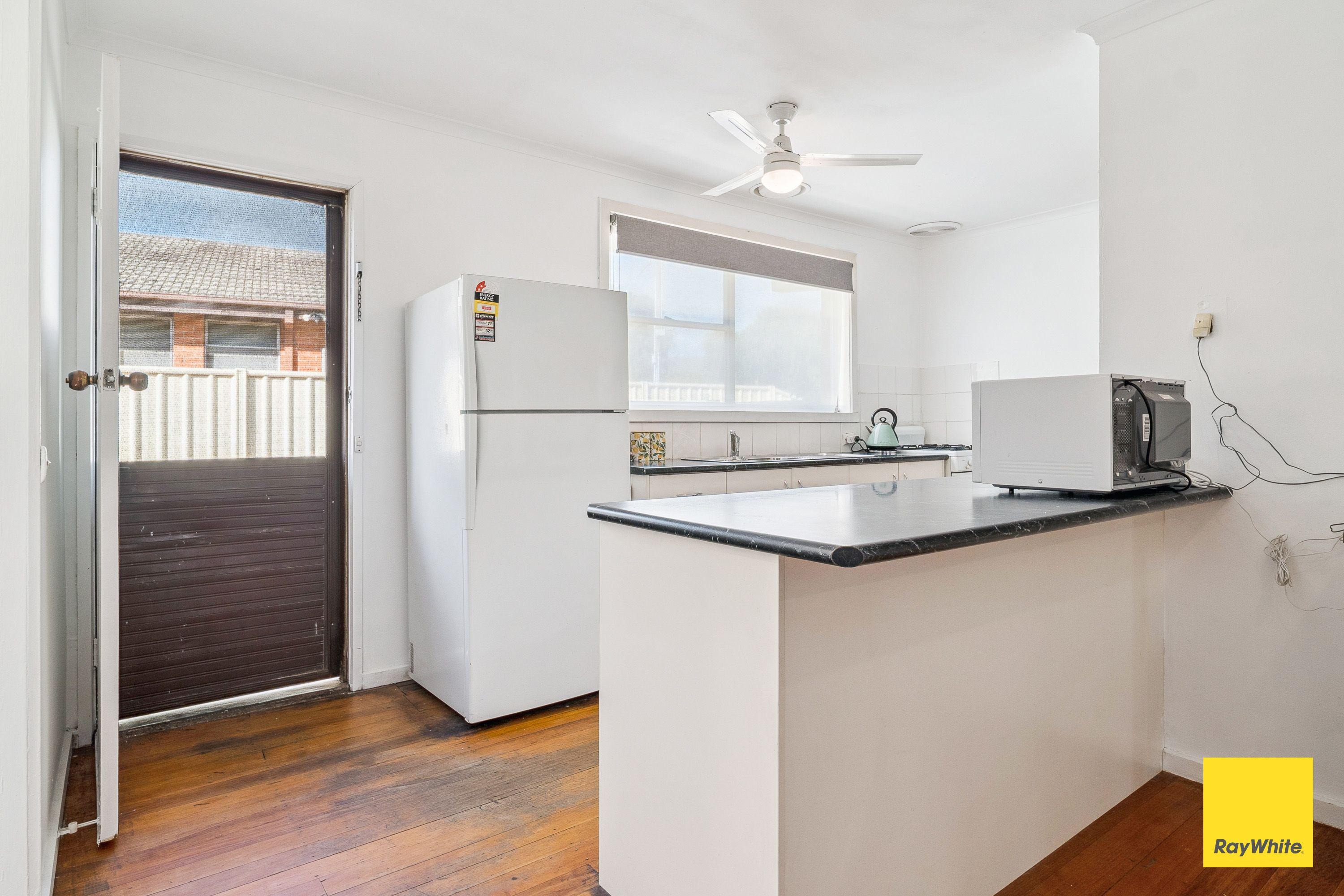 Spacious 3-Bedroom Home in Quiet Long Gully Street