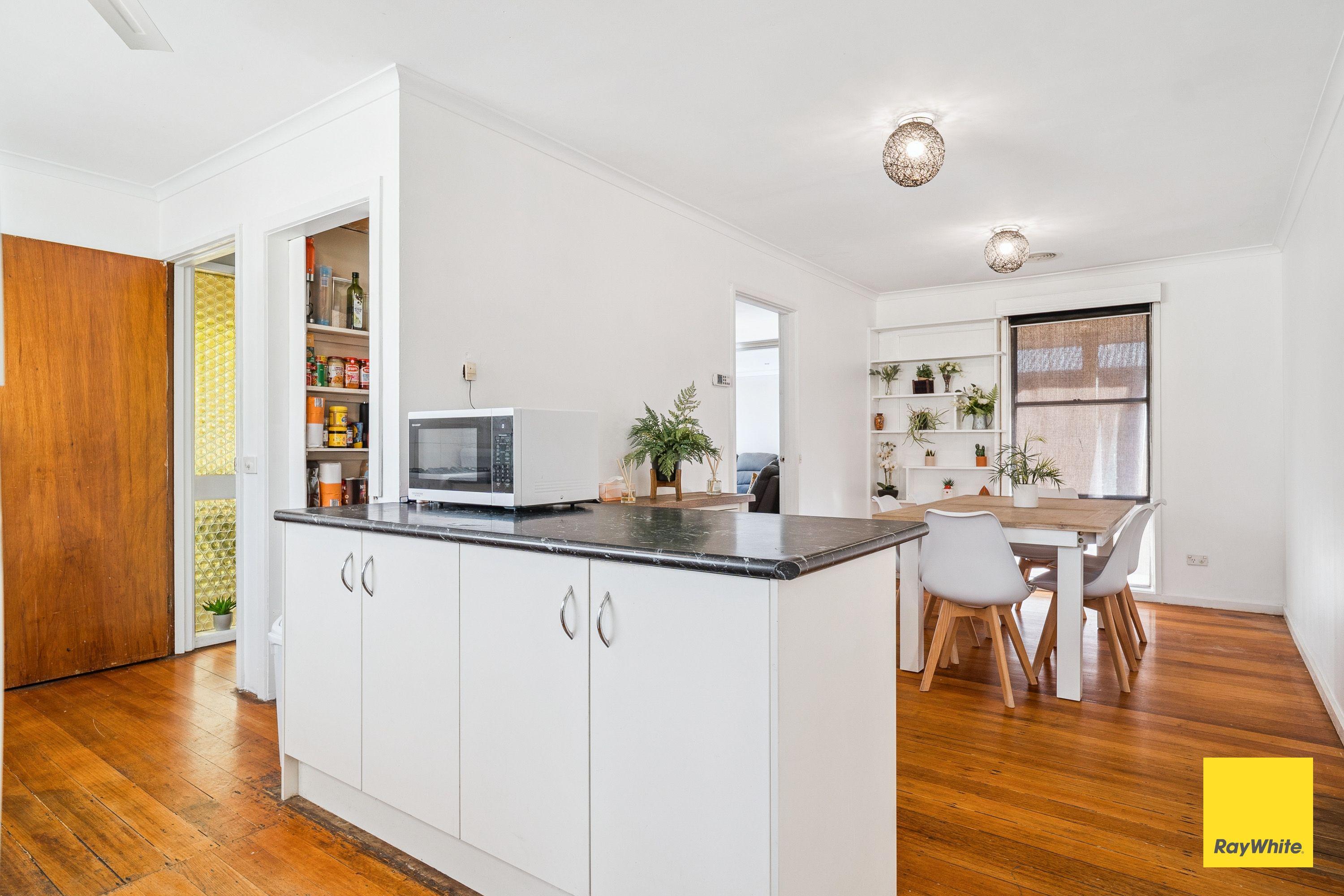 Spacious 3-Bedroom Home in Quiet Long Gully Street