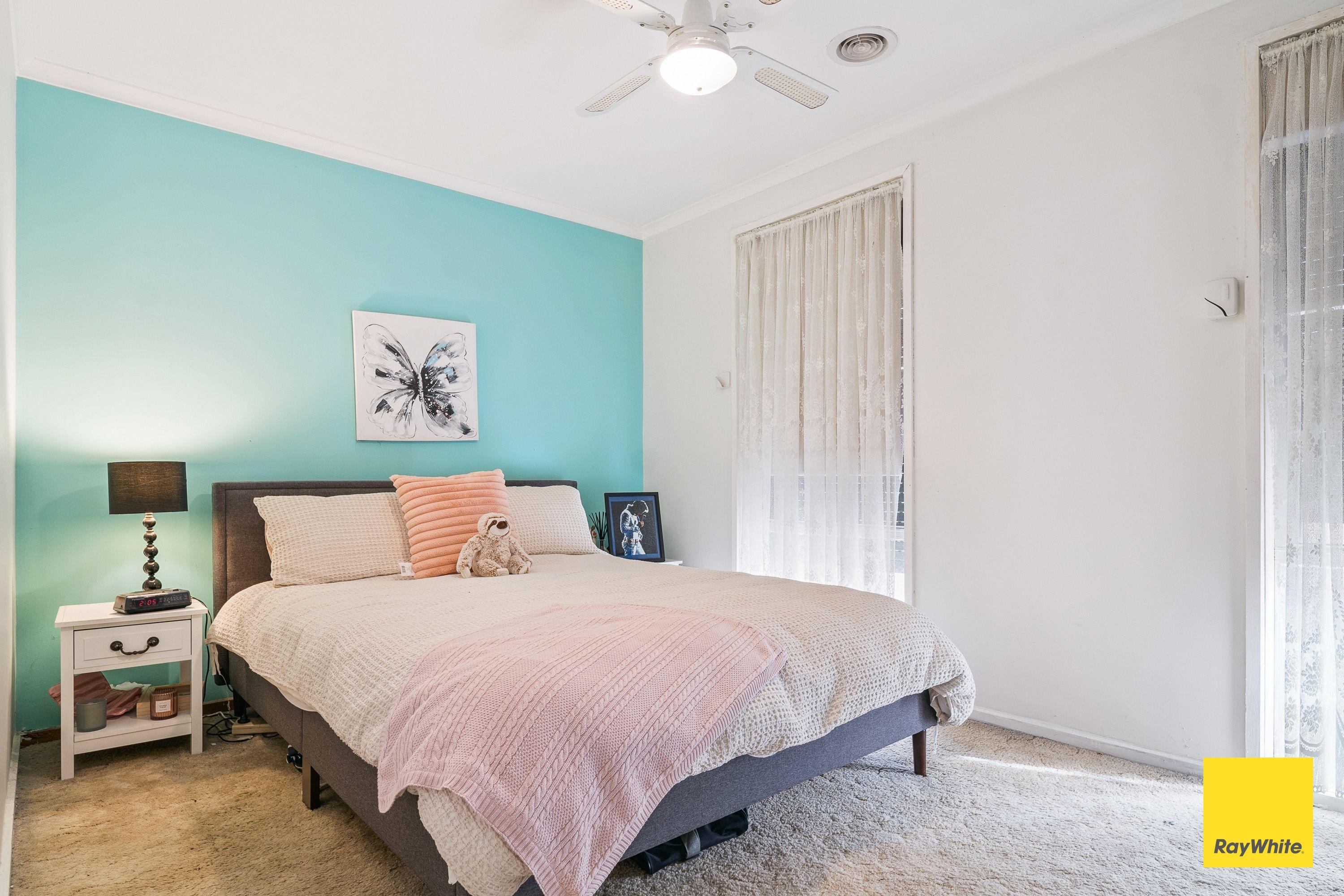 Spacious 3-Bedroom Home in Quiet Long Gully Street