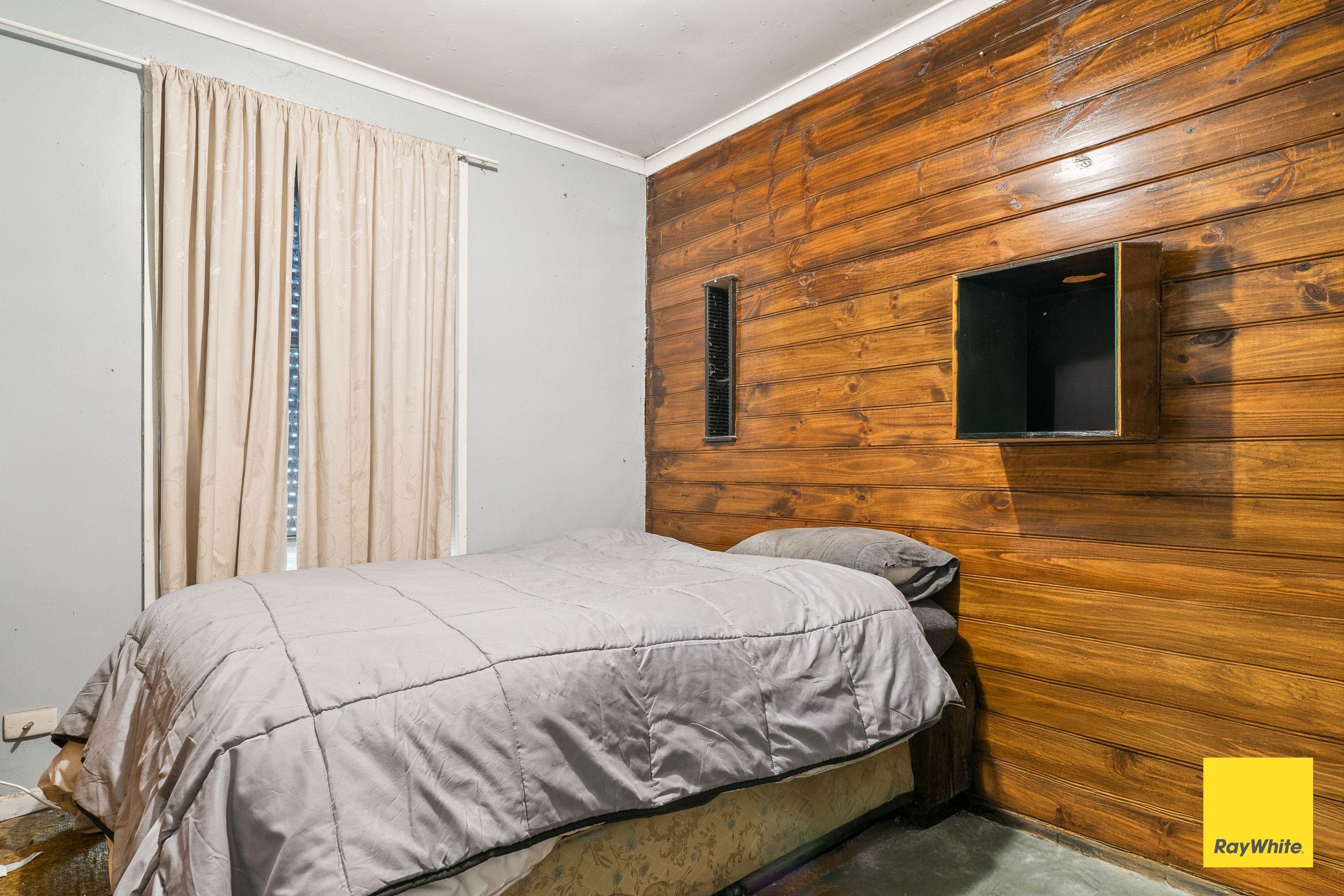 Spacious 3-Bedroom Home in Quiet Long Gully Street