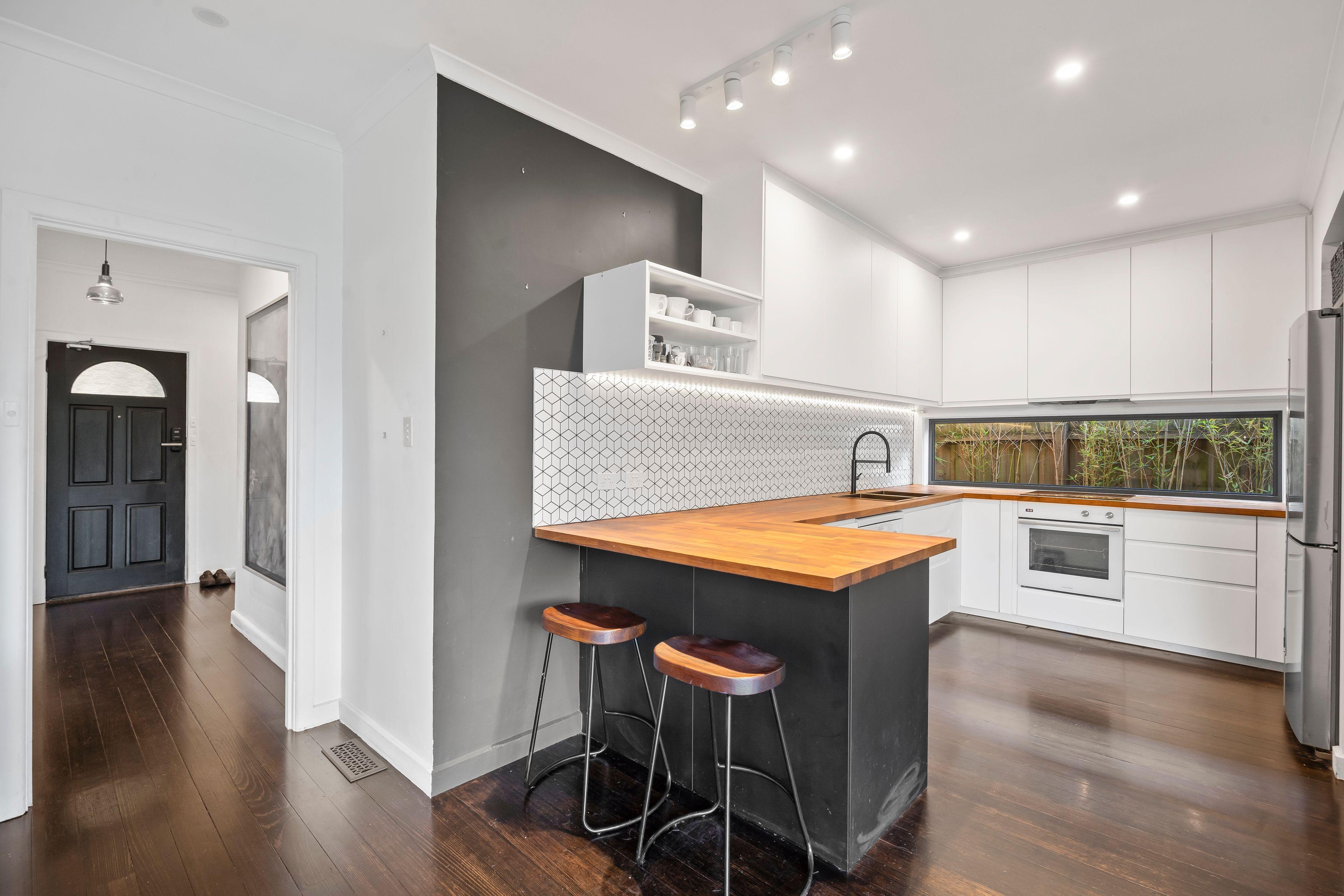 Prop-GPT: House: VIC Cheltenham, VIC 3192 Home For Rent