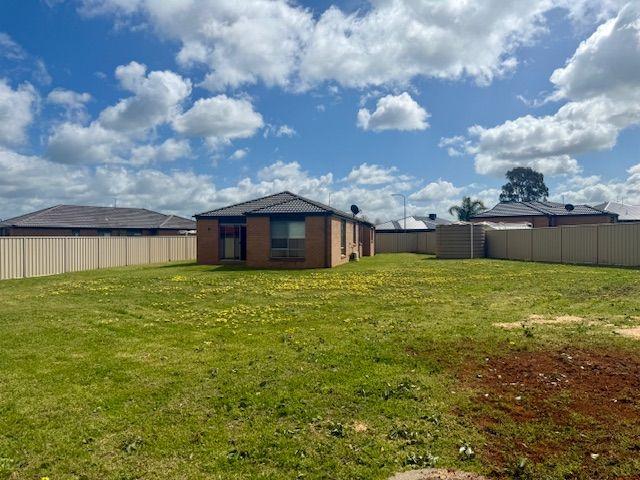 FOR LEASE: 4 Bedroom Home in a quiet court location