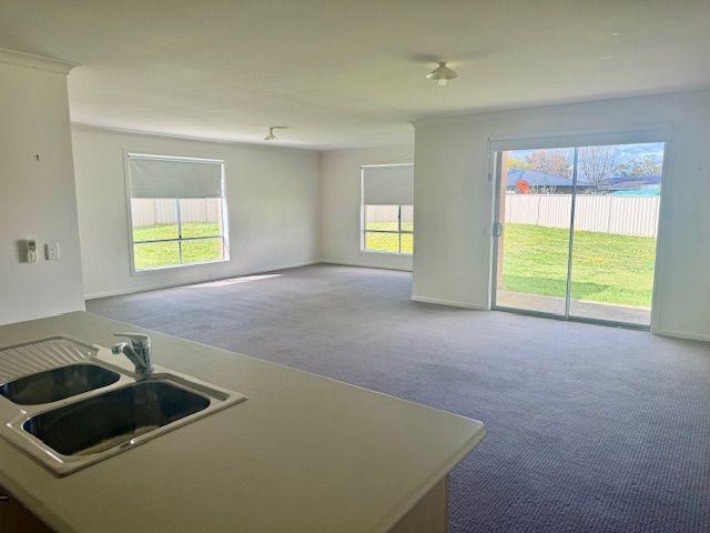 FOR LEASE: 4 Bedroom Home in a quiet court location