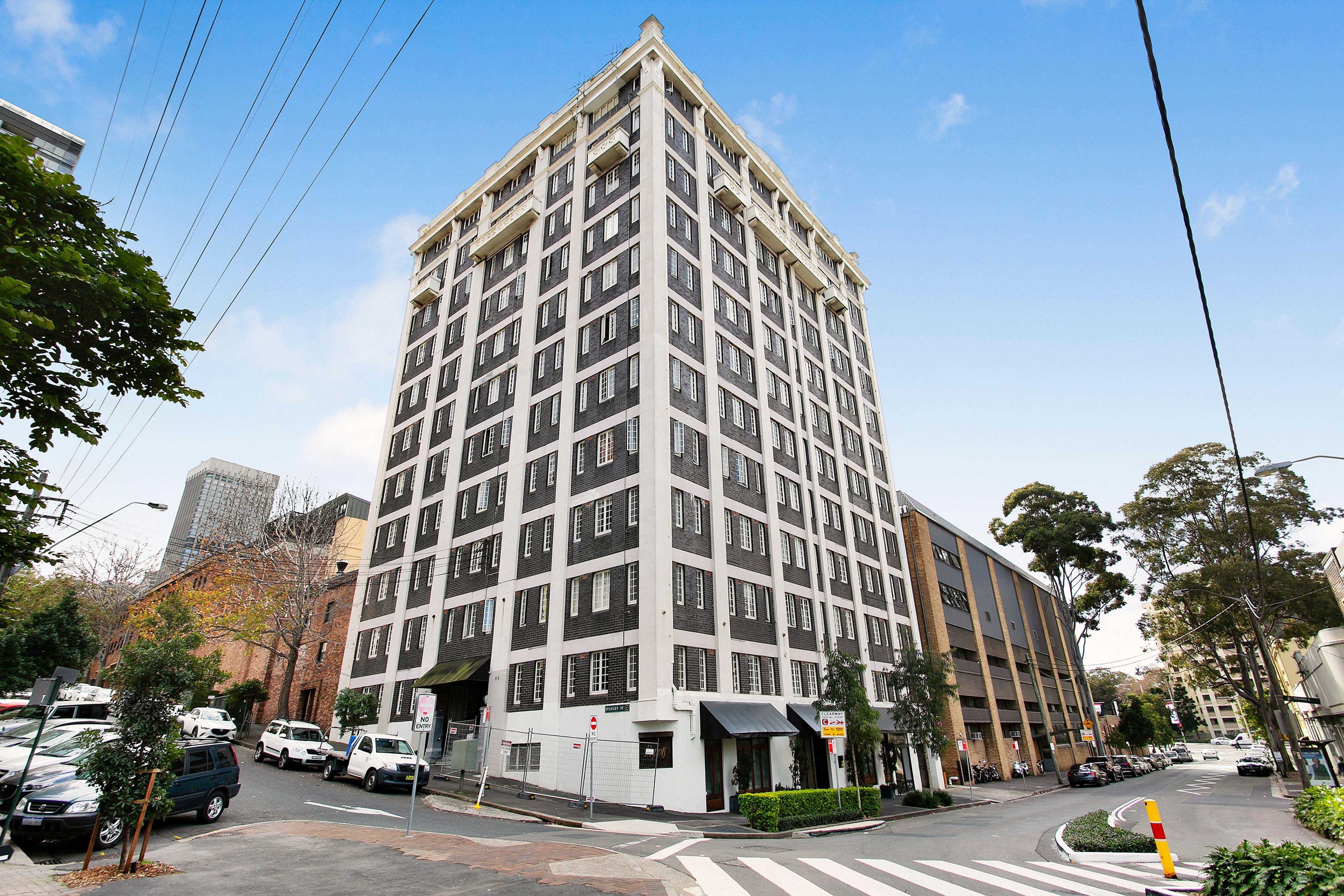 The Ultimate in Lifestyle Convenience - Partly Furnished