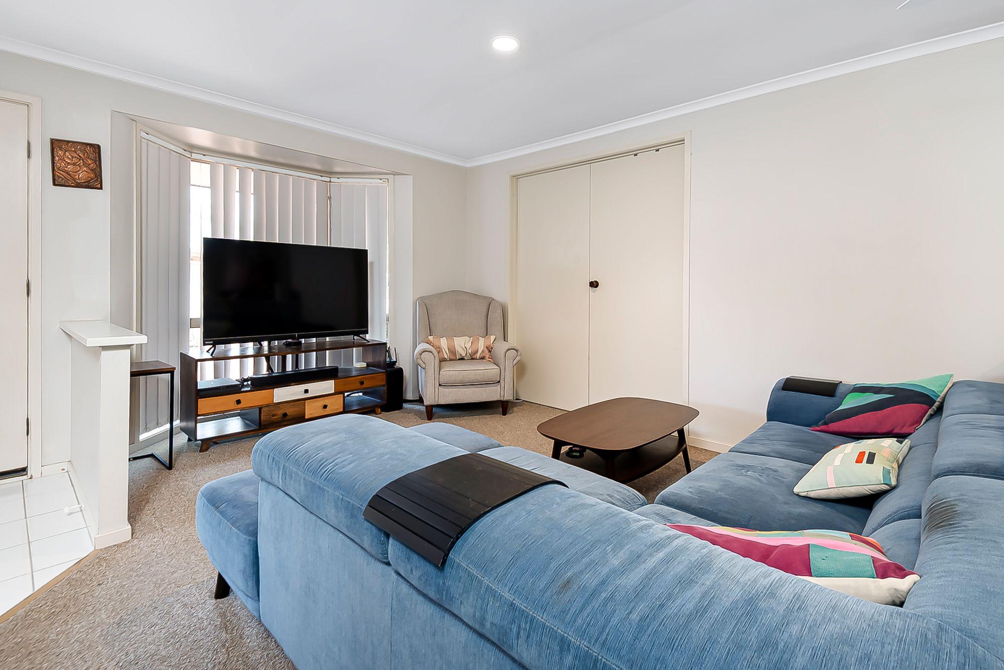 FAMILY HOME WITH POOL IN CENTRAL ROBINA