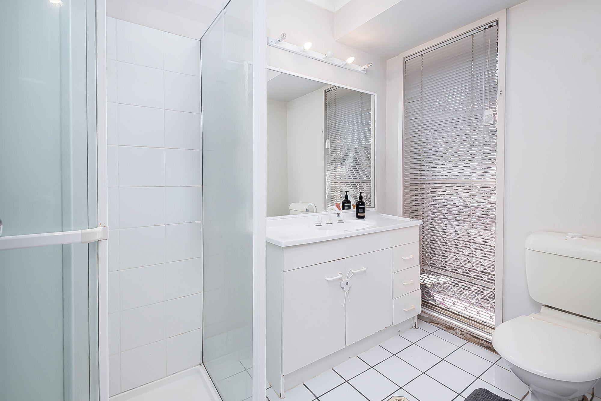 FAMILY HOME WITH POOL IN CENTRAL ROBINA