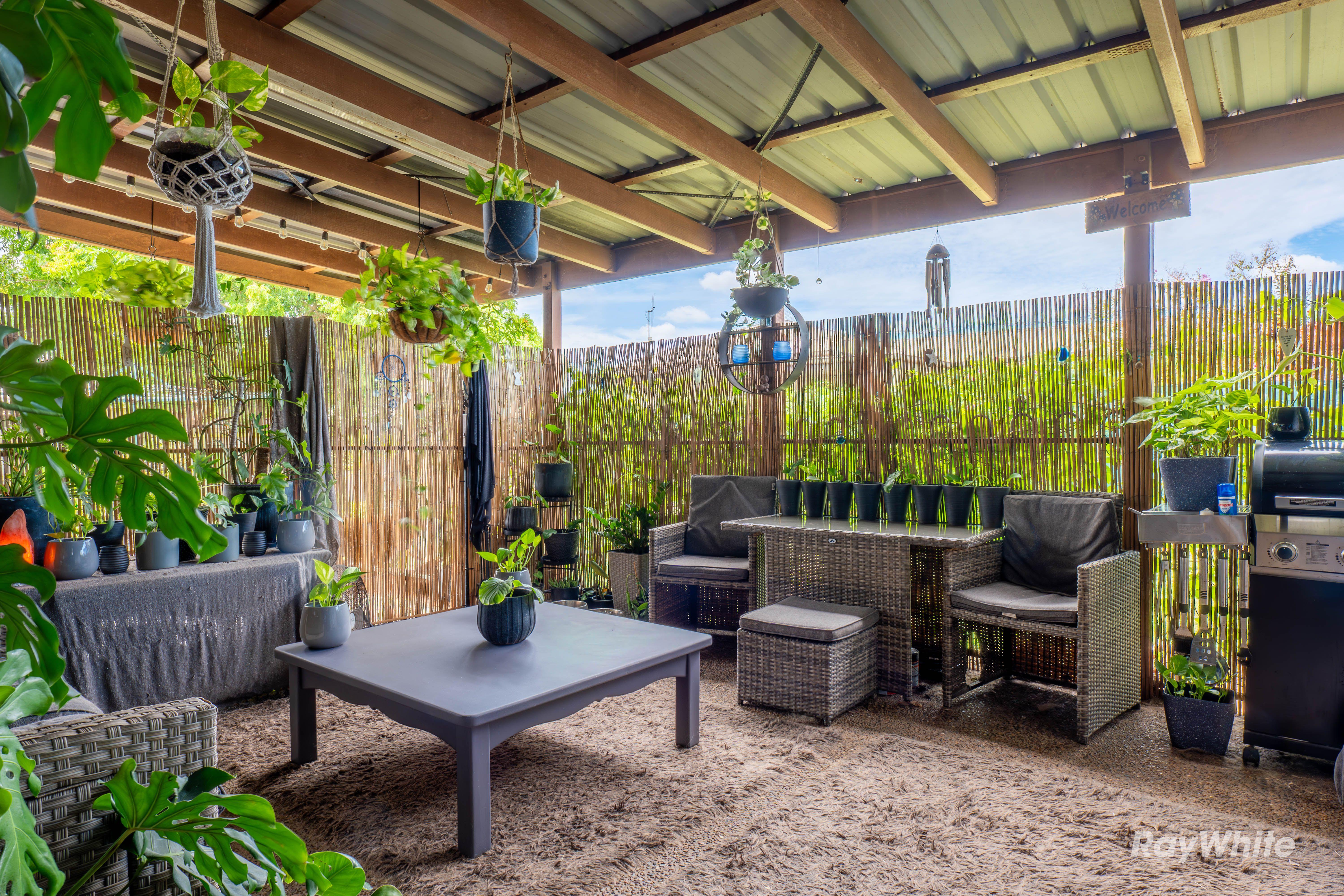 NEAT &  TIDY LOW-SET BRICK HOME