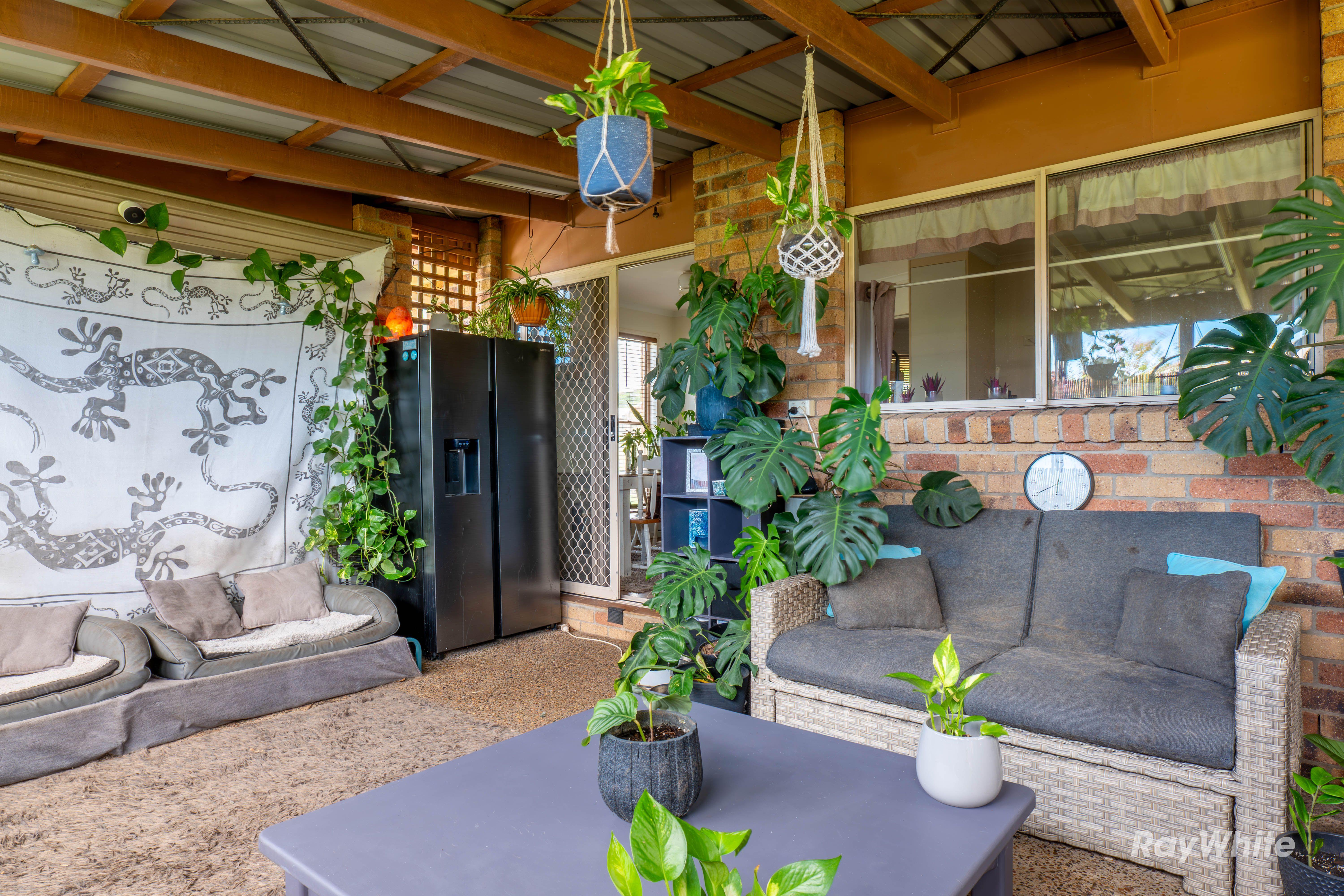 NEAT &  TIDY LOW-SET BRICK HOME