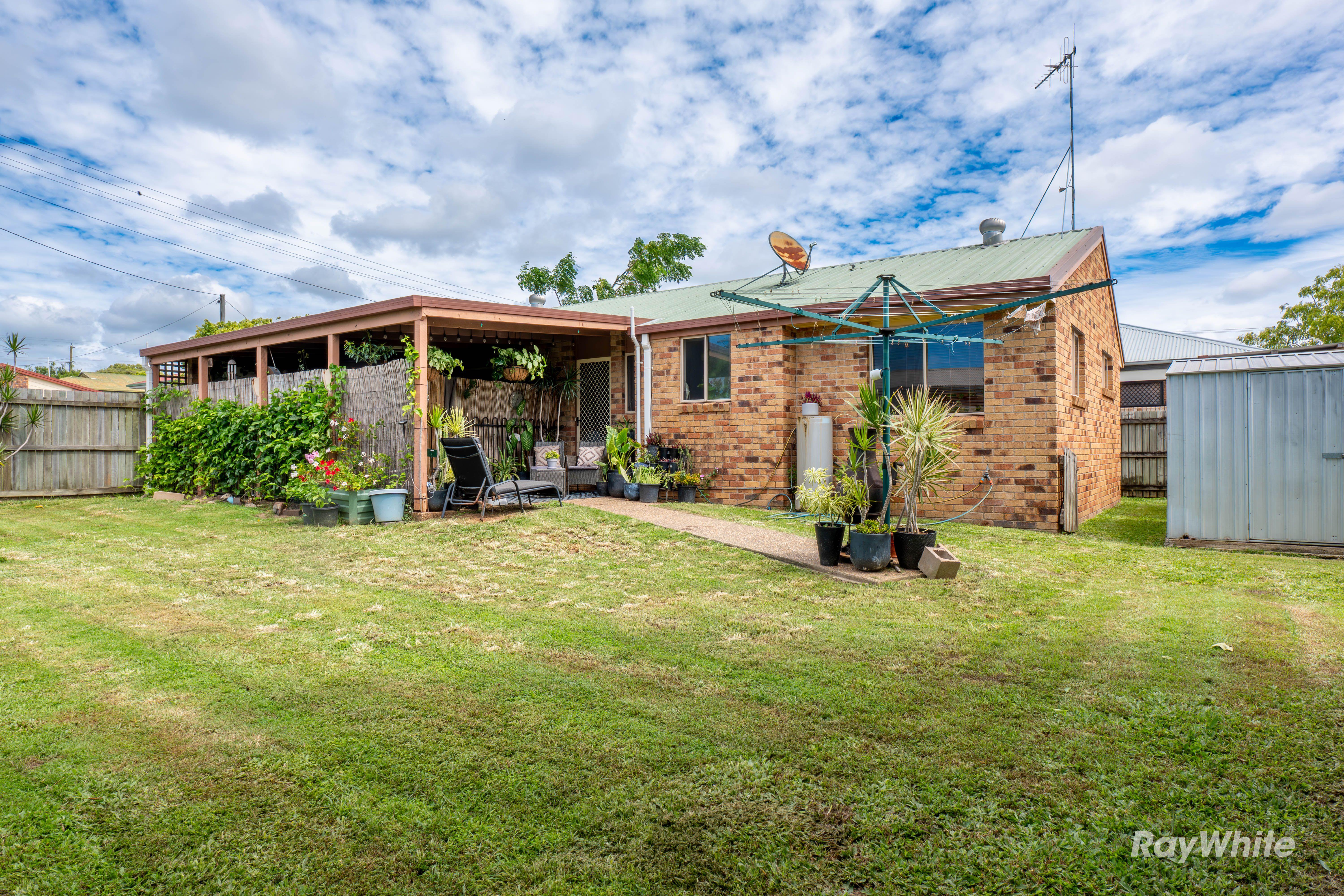 NEAT &  TIDY LOW-SET BRICK HOME