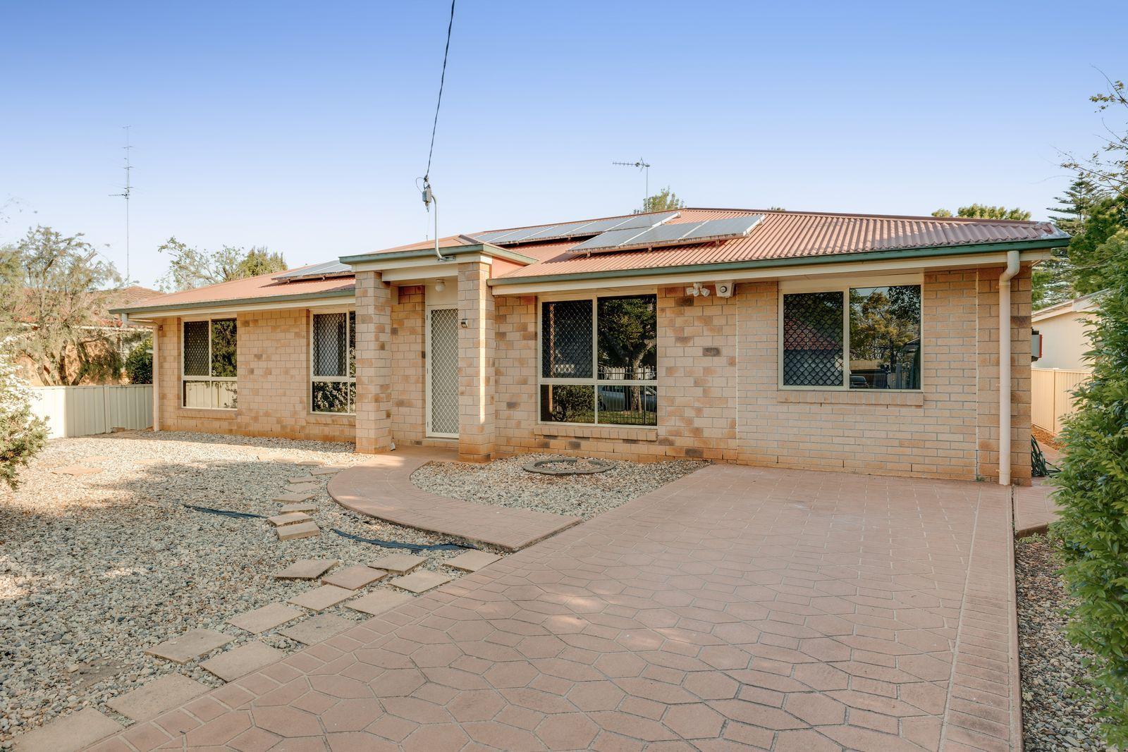 Prop-GPT: House: QLD Newtown, QLD 4350 Home For Rent