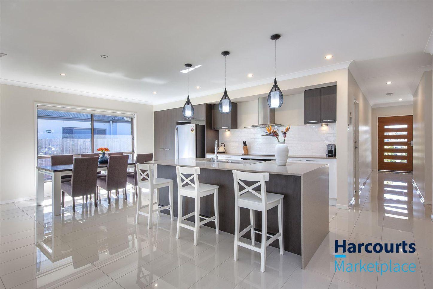 35 Woodgate Street, OXLEY, QLD 4075 - House for Rent - harcourts.net