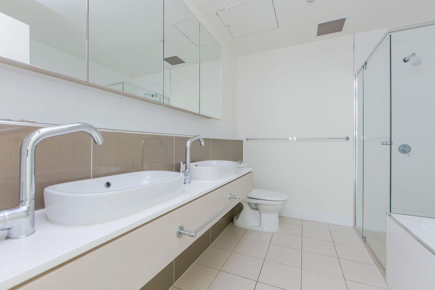 Low-Maintenance Living by the Water!