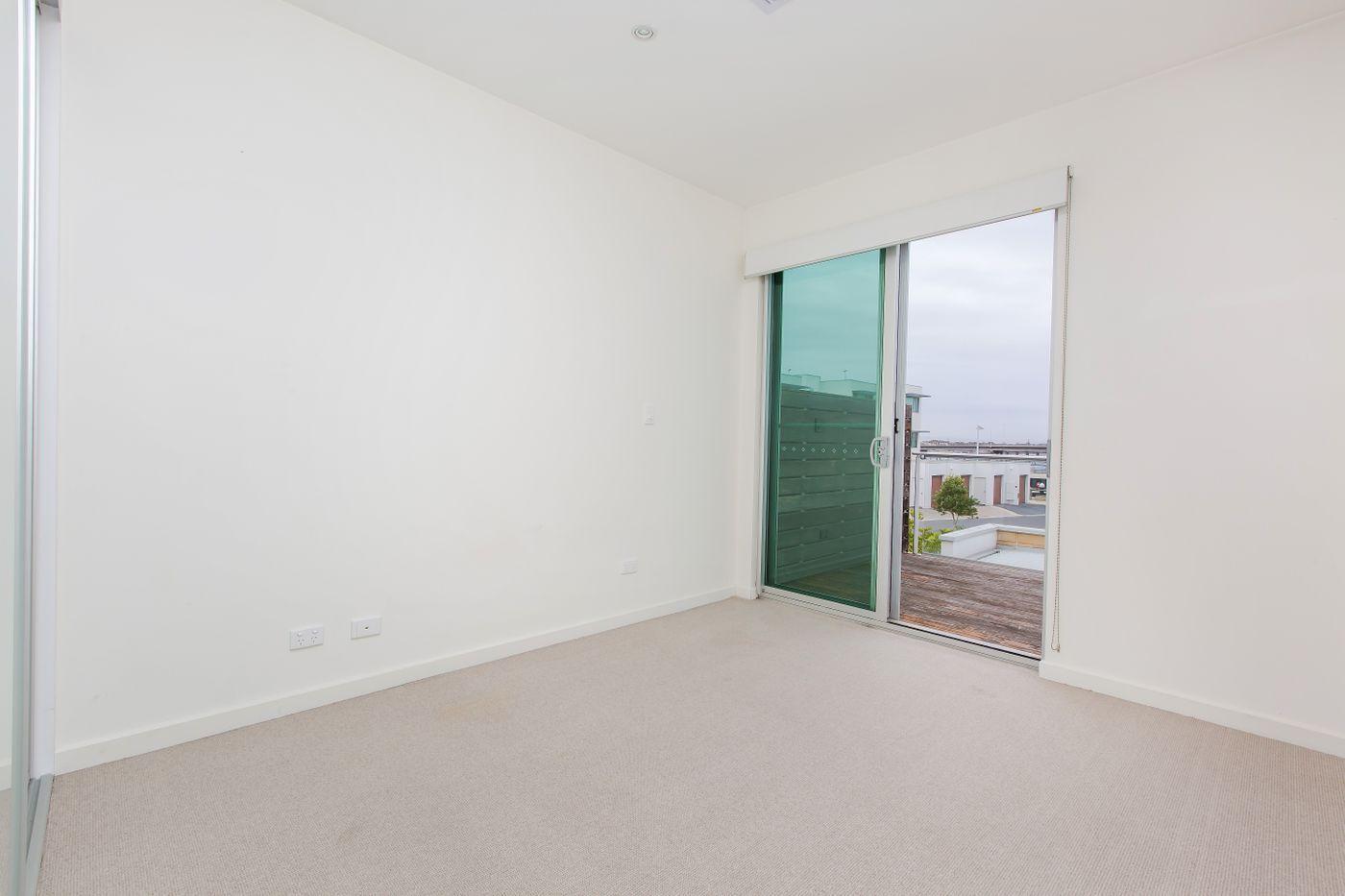 Low-Maintenance Living by the Water!