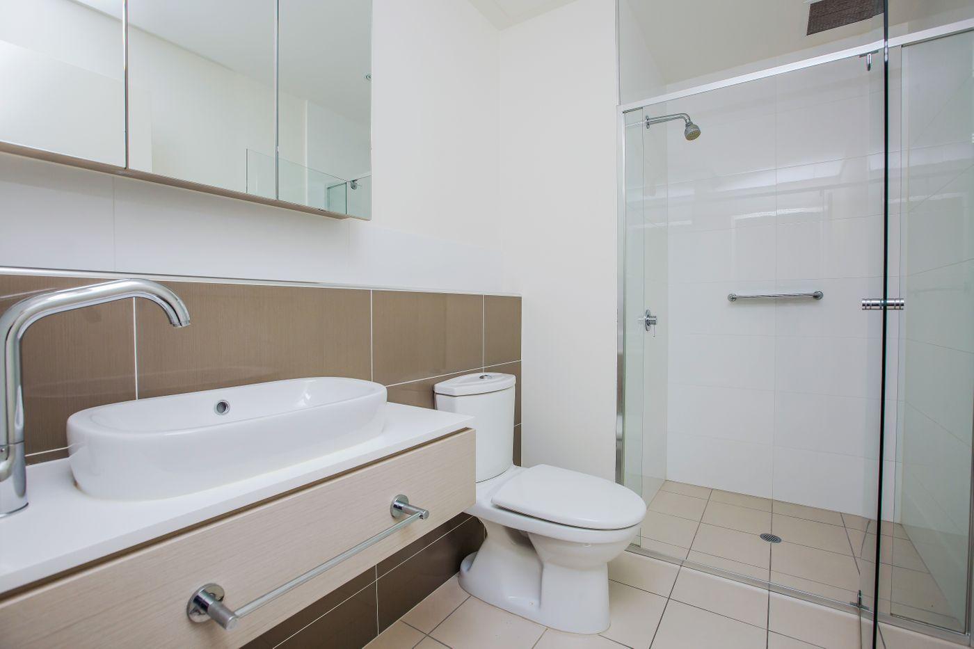 Low-Maintenance Living by the Water!