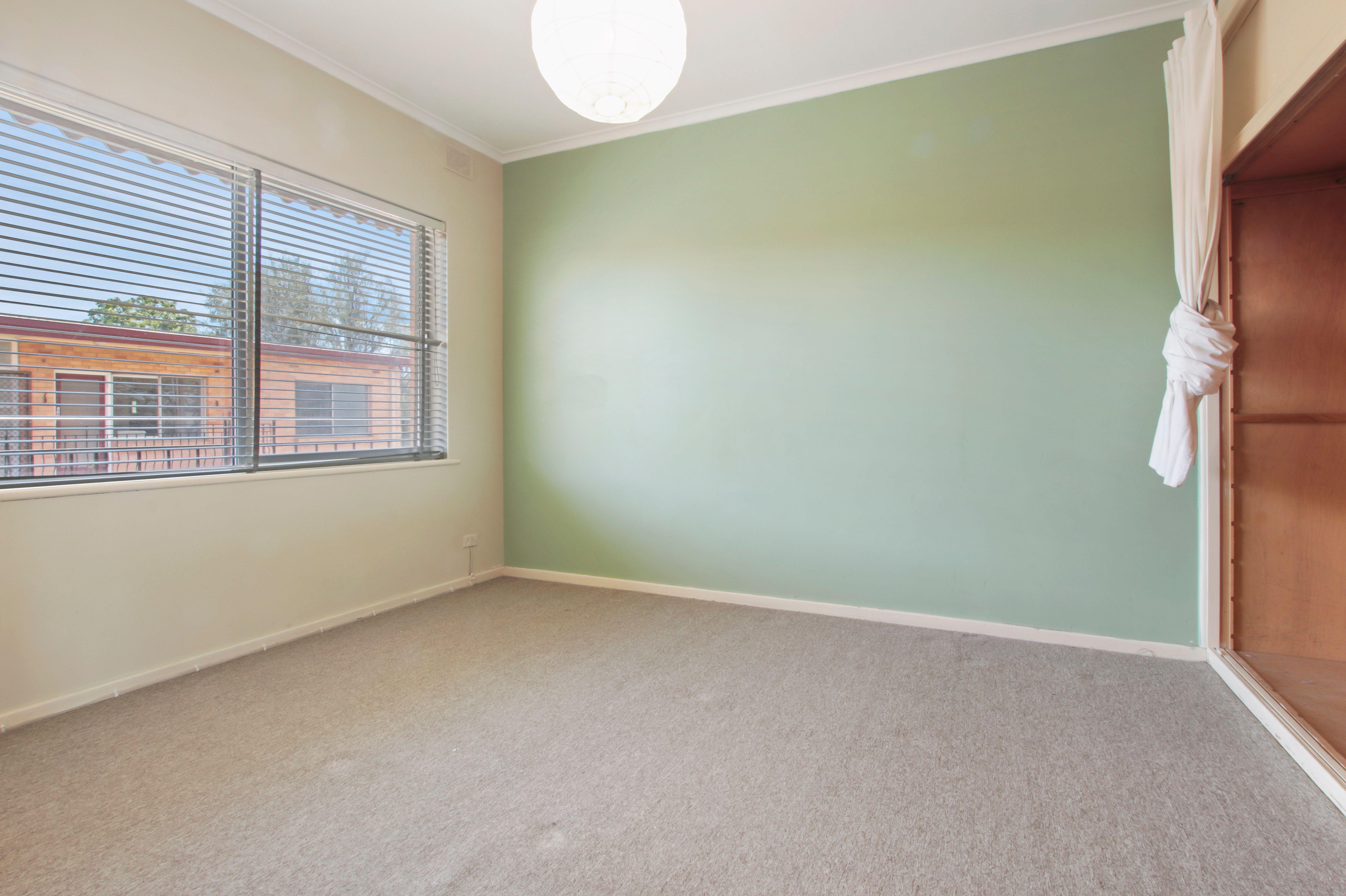 Convenient City Living - Bright Upstairs Unit Near Everything!