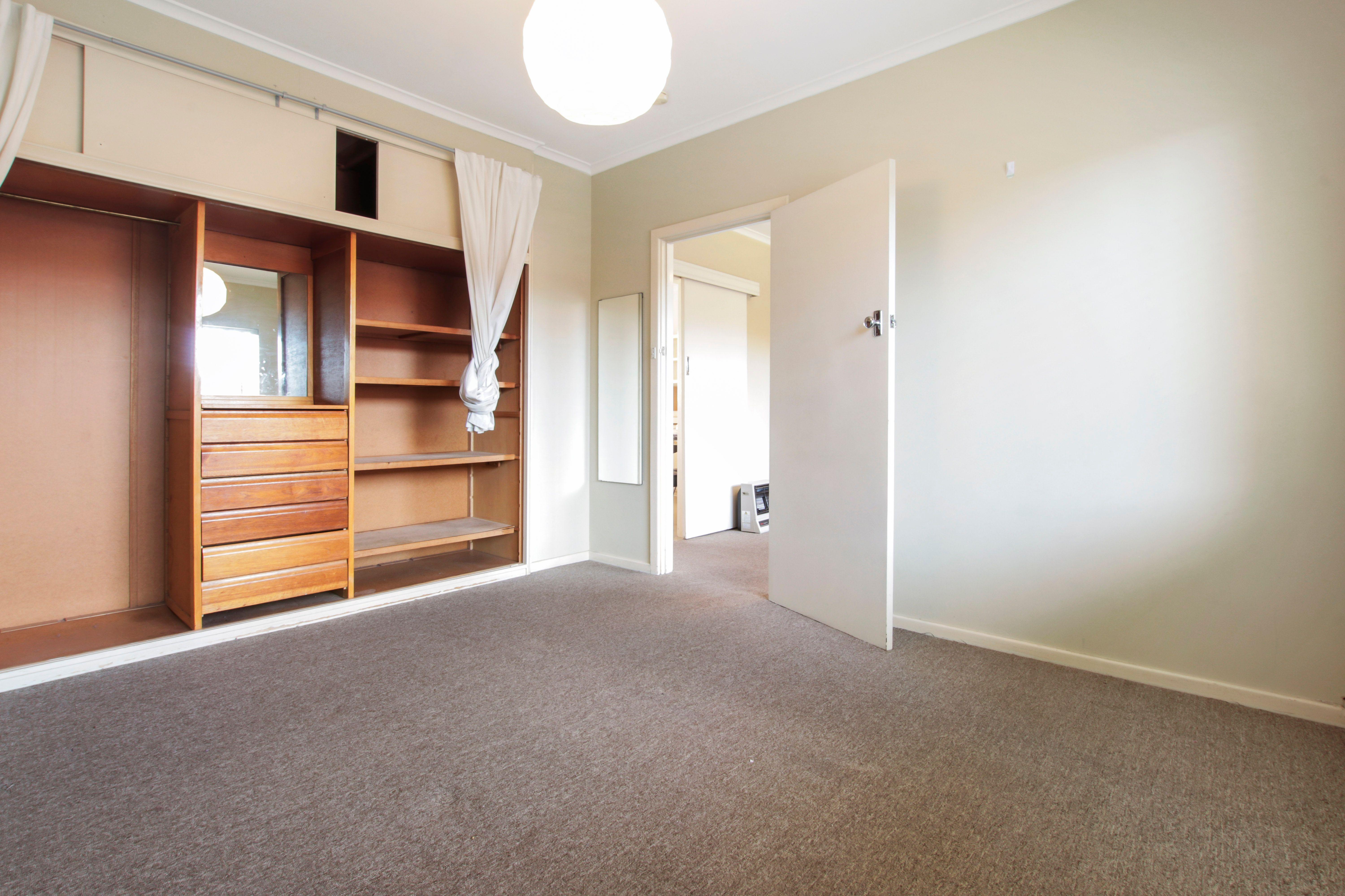 Convenient City Living - Bright Upstairs Unit Near Everything!