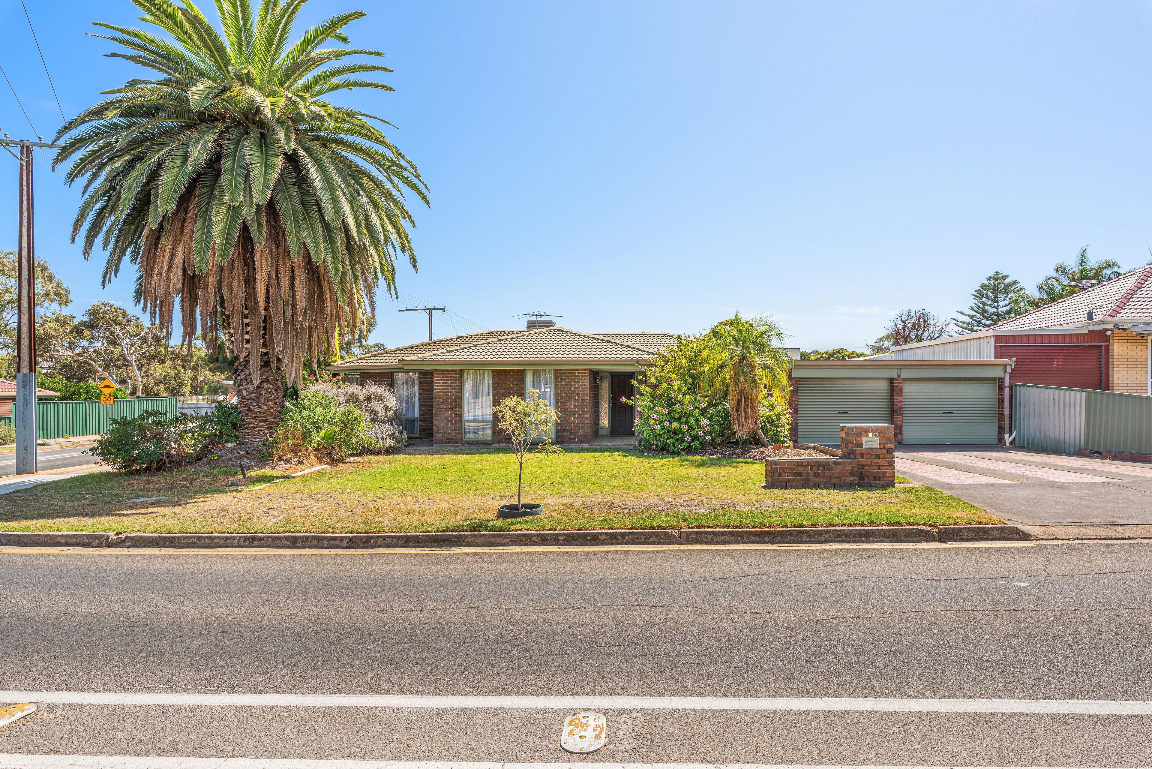 Prop-GPT: House: SA Christies Beach, SA 5165 Spacious family home in great location!