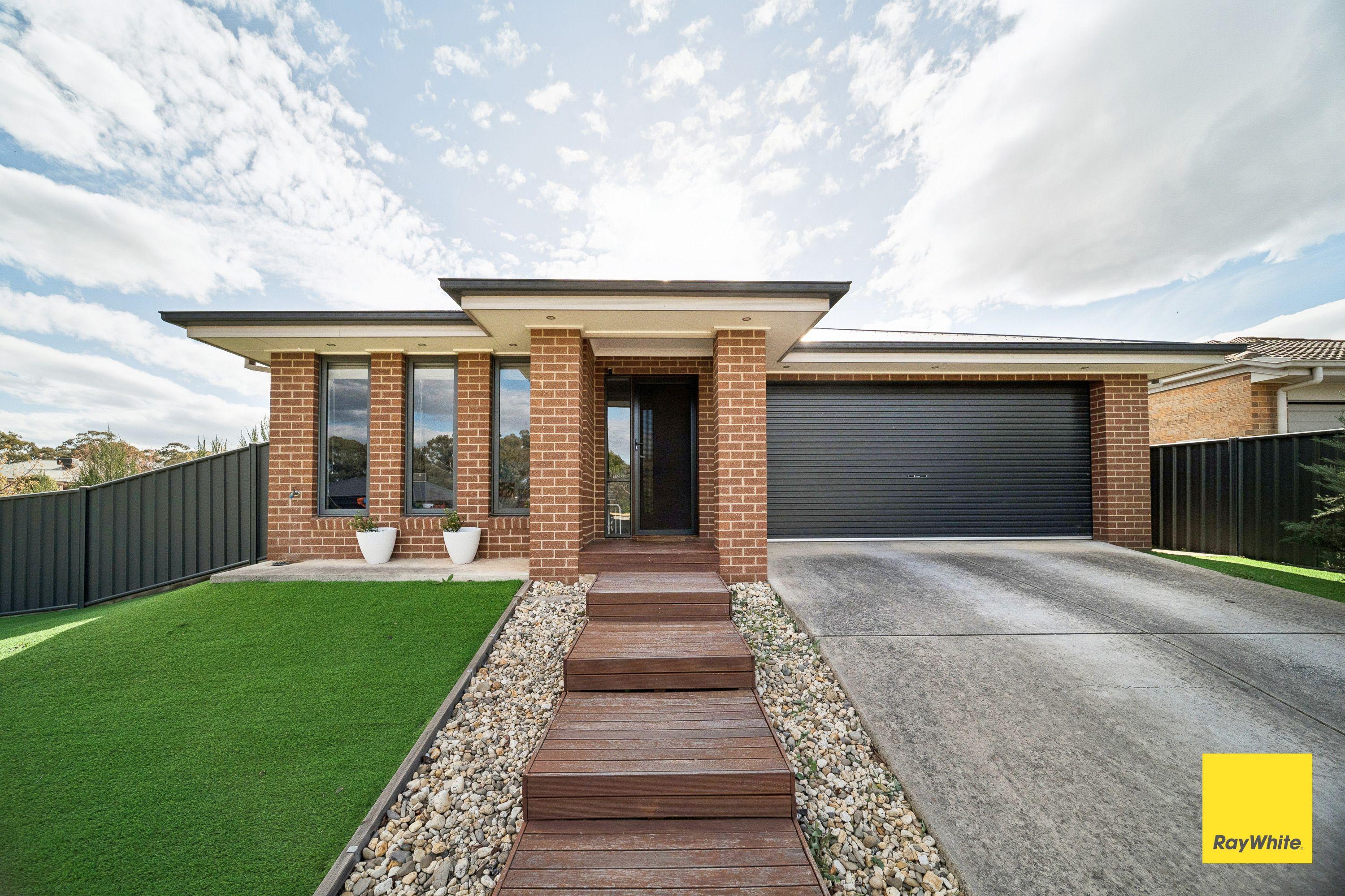 Prop-GPT: House: VIC Eaglehawk, VIC 3556 Stunning spacious 4-Bedroom Family Home in the Heart of Eaglehawk