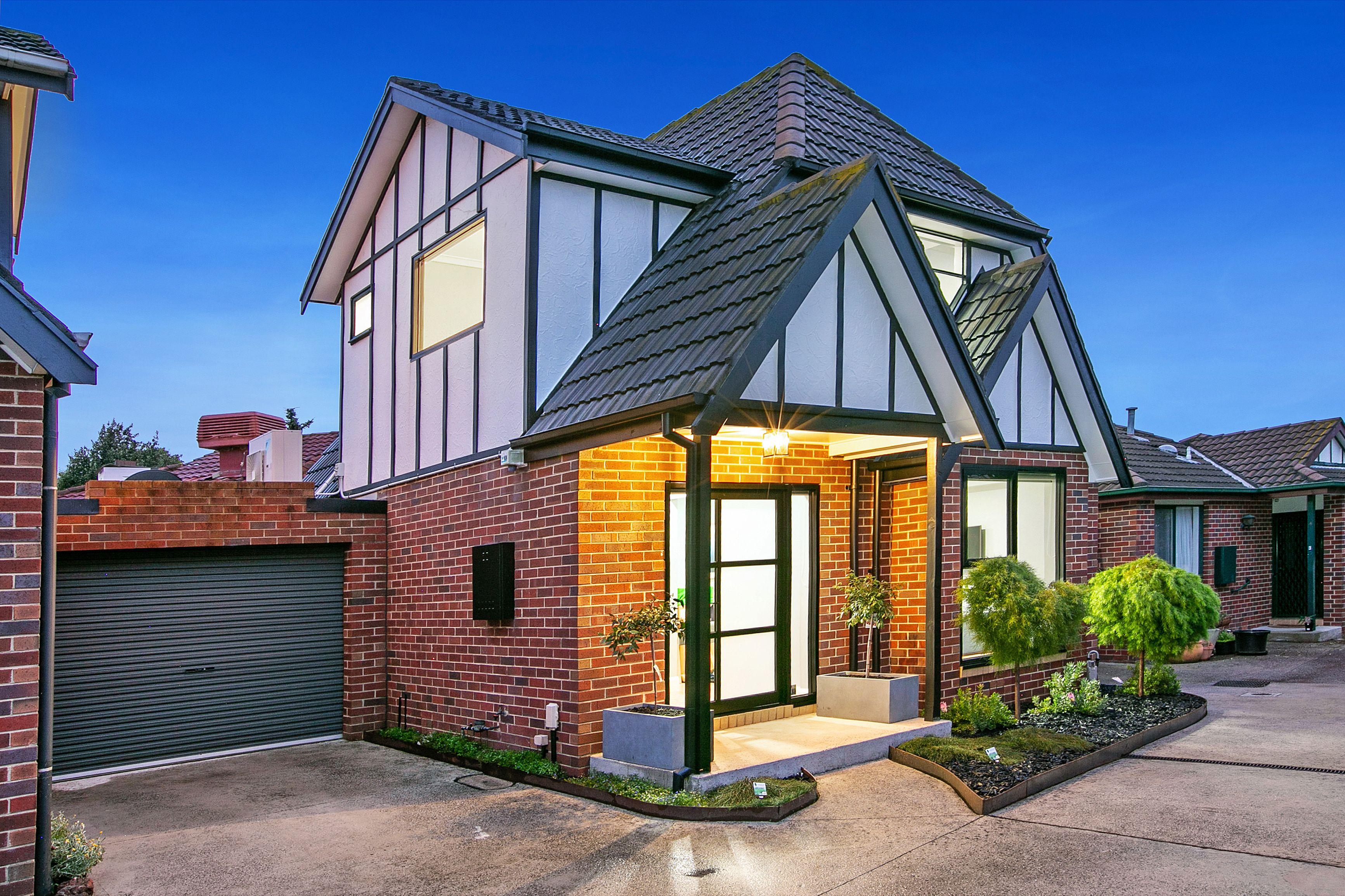 Prop-GPT: Townhouse: VIC Reservoir, VIC 3073 Stylish & Low-Maintenance Living in a Prime Reservoir Location