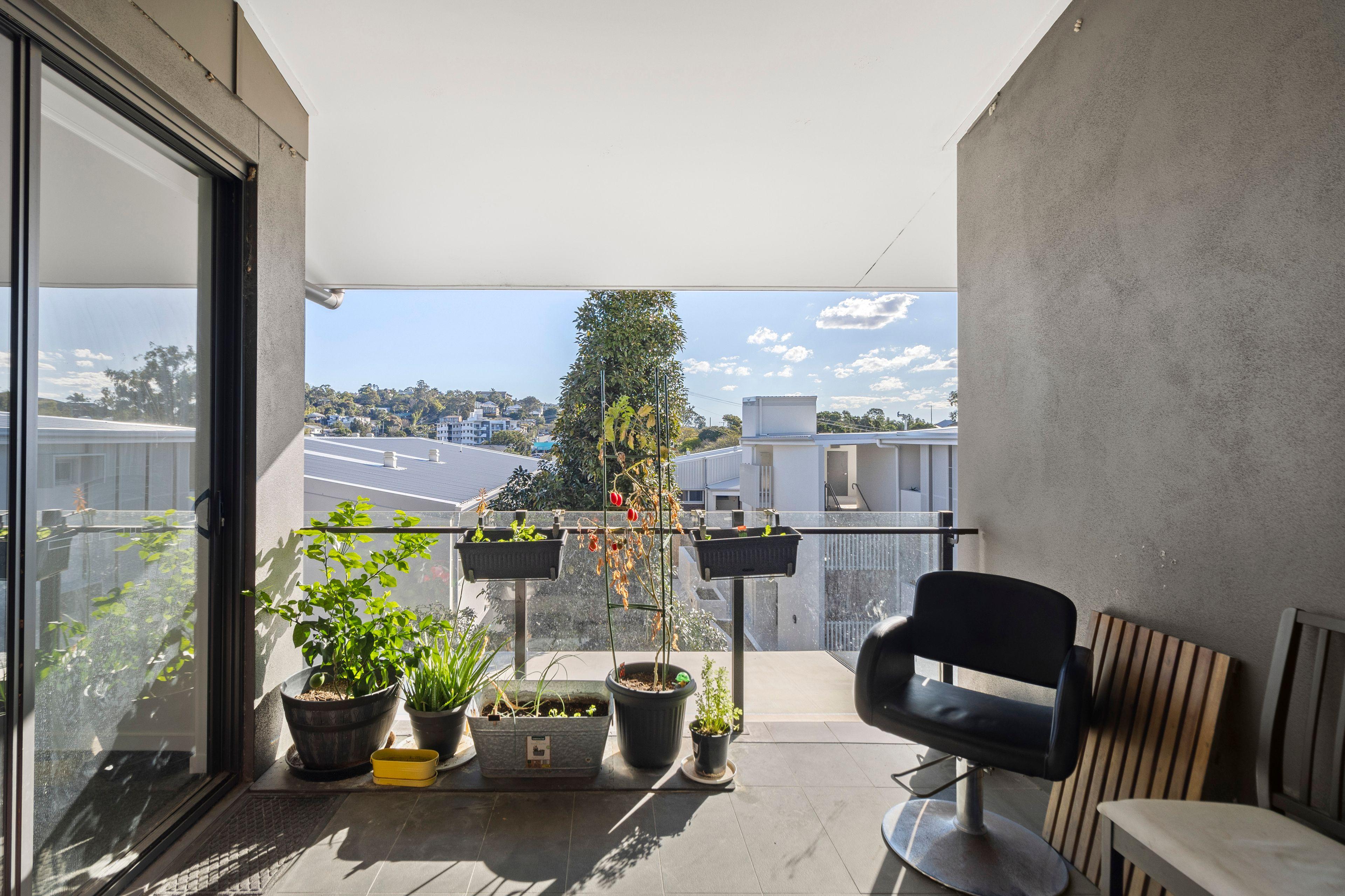 Modern living amongst Alderley hills