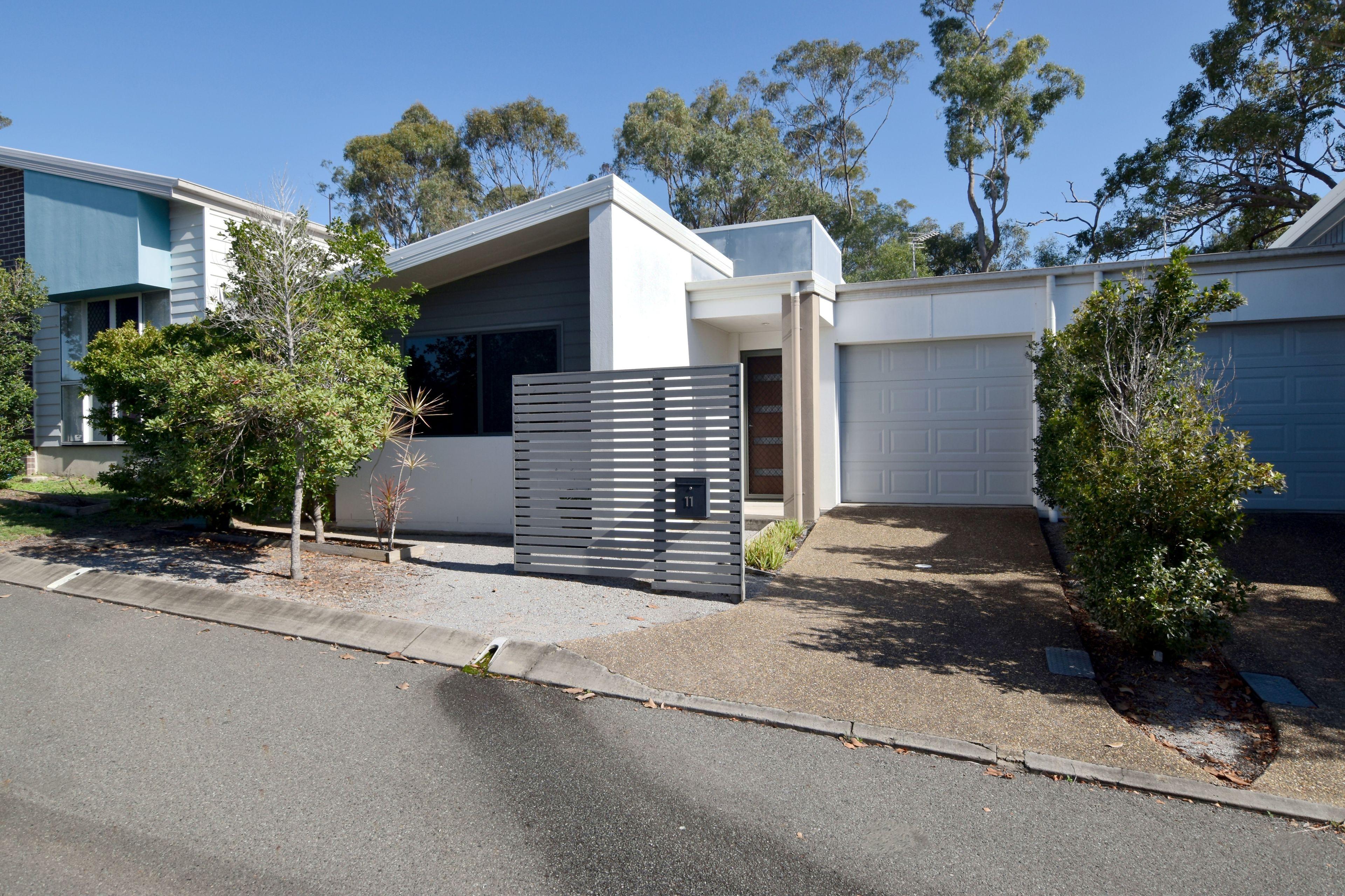 Prop-GPT: House: QLD Clinton, QLD 4680 :: BREAK LEASE - MODERN TWO BEDROOM HILLCLOSE GEM!