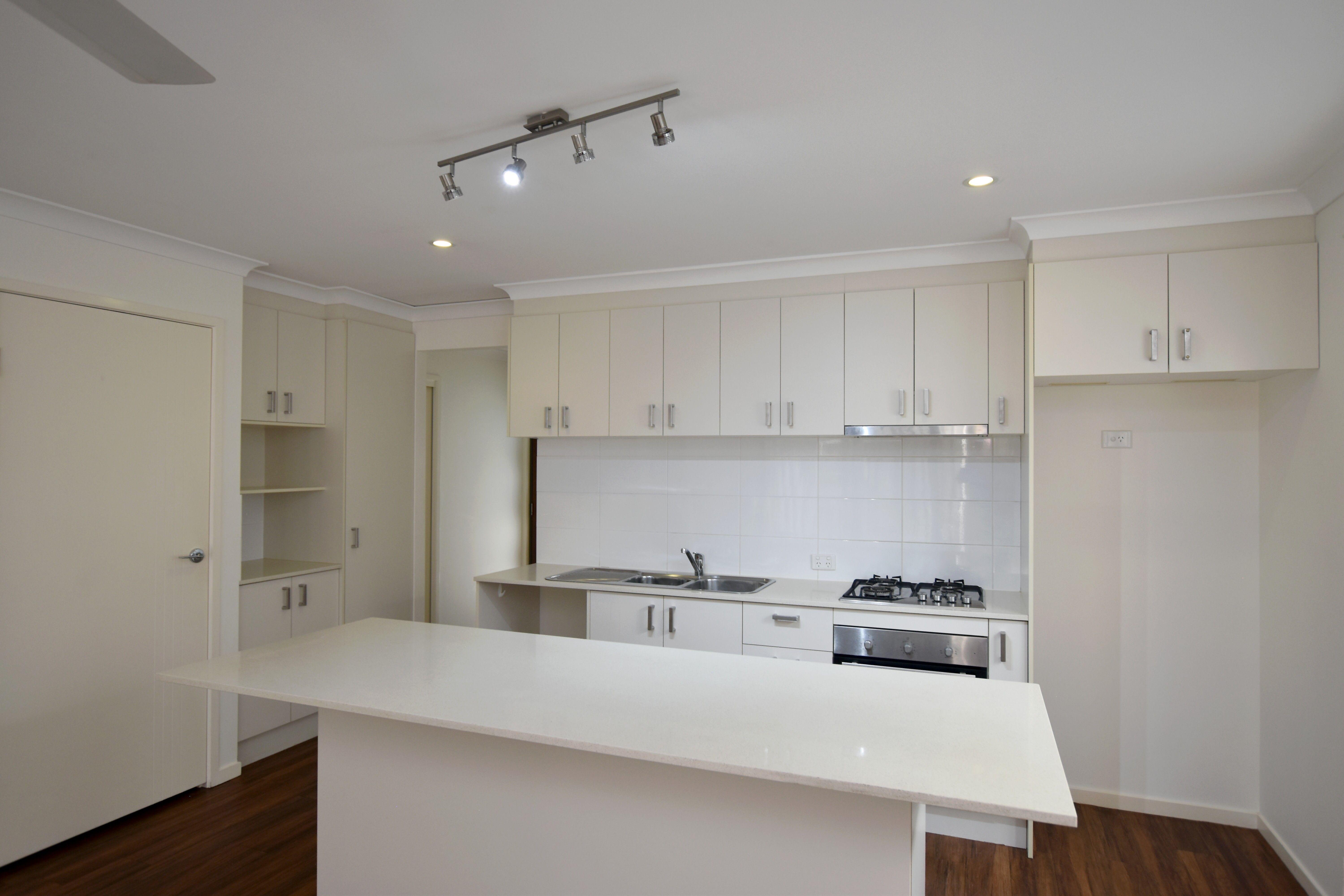 :: BREAK LEASE - MODERN TWO BEDROOM HILLCLOSE GEM!
