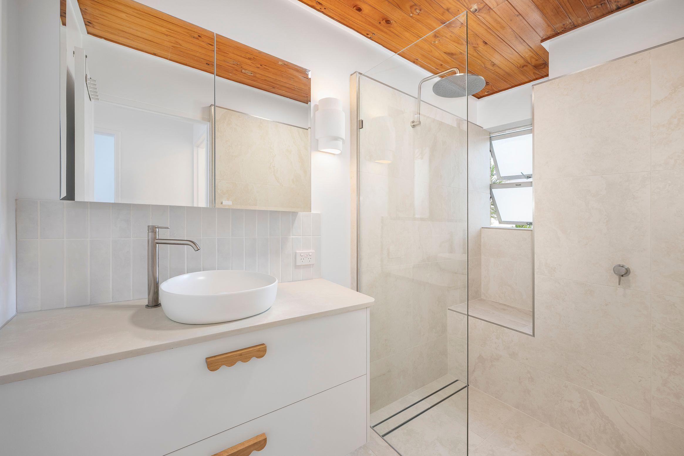 Stylish Unit in Prime Clayfield Location