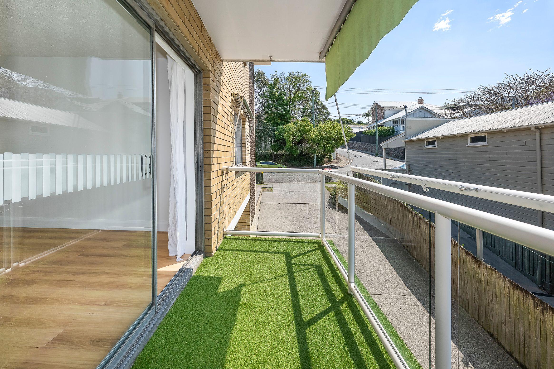 Stylish Unit in Prime Clayfield Location