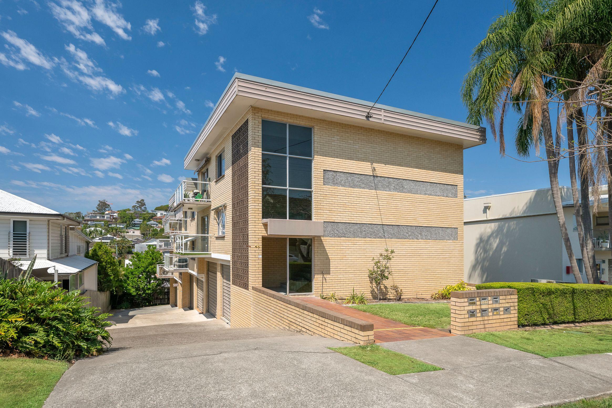 Stylish Unit in Prime Clayfield Location