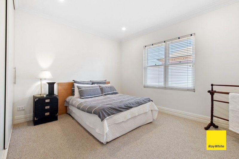 Well-appointed 4 bed/2 bath/3 living + pool,solar & pets neg