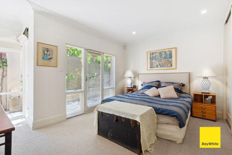 Well-appointed 4 bed/2 bath/3 living + pool,solar & pets neg