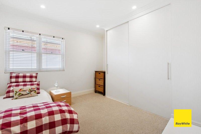 Well-appointed 4 bed/2 bath/3 living + pool,solar & pets neg