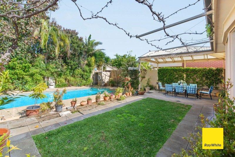 Well-appointed 4 bed/2 bath/3 living + pool,solar & pets neg