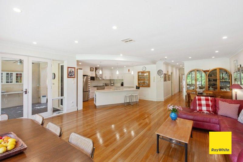 Well-appointed 4 bed/2 bath/3 living + pool,solar & pets neg