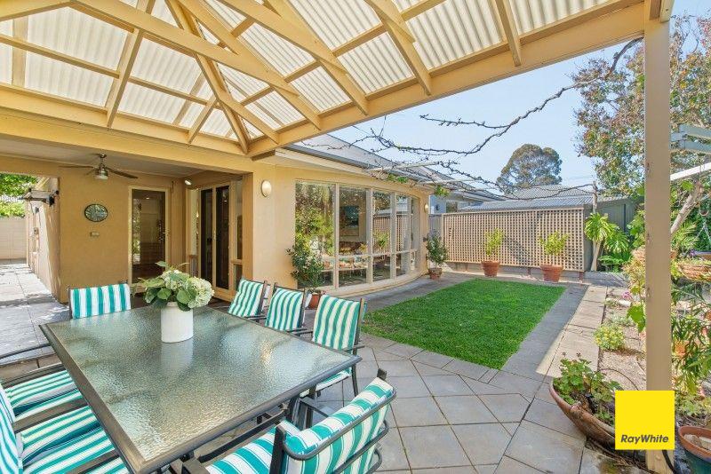 Well-appointed 4 bed/2 bath/3 living + pool,solar & pets neg