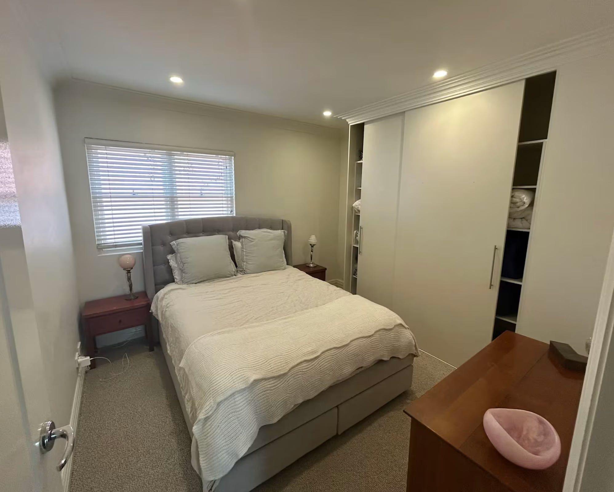 Well-appointed 4 bed/2 bath/3 living + pool,solar & pets neg