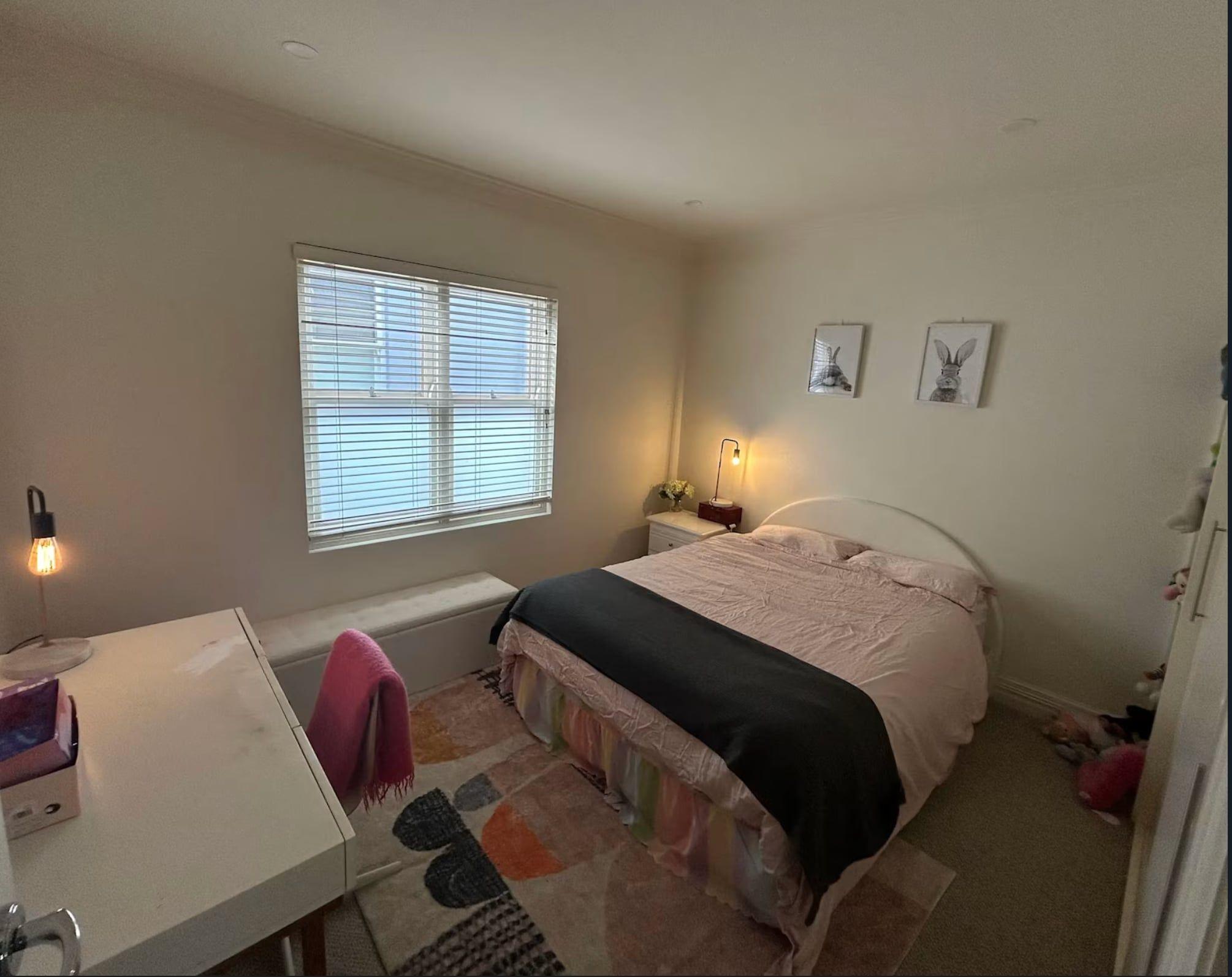 Well-appointed 4 bed/2 bath/3 living + pool,solar & pets neg