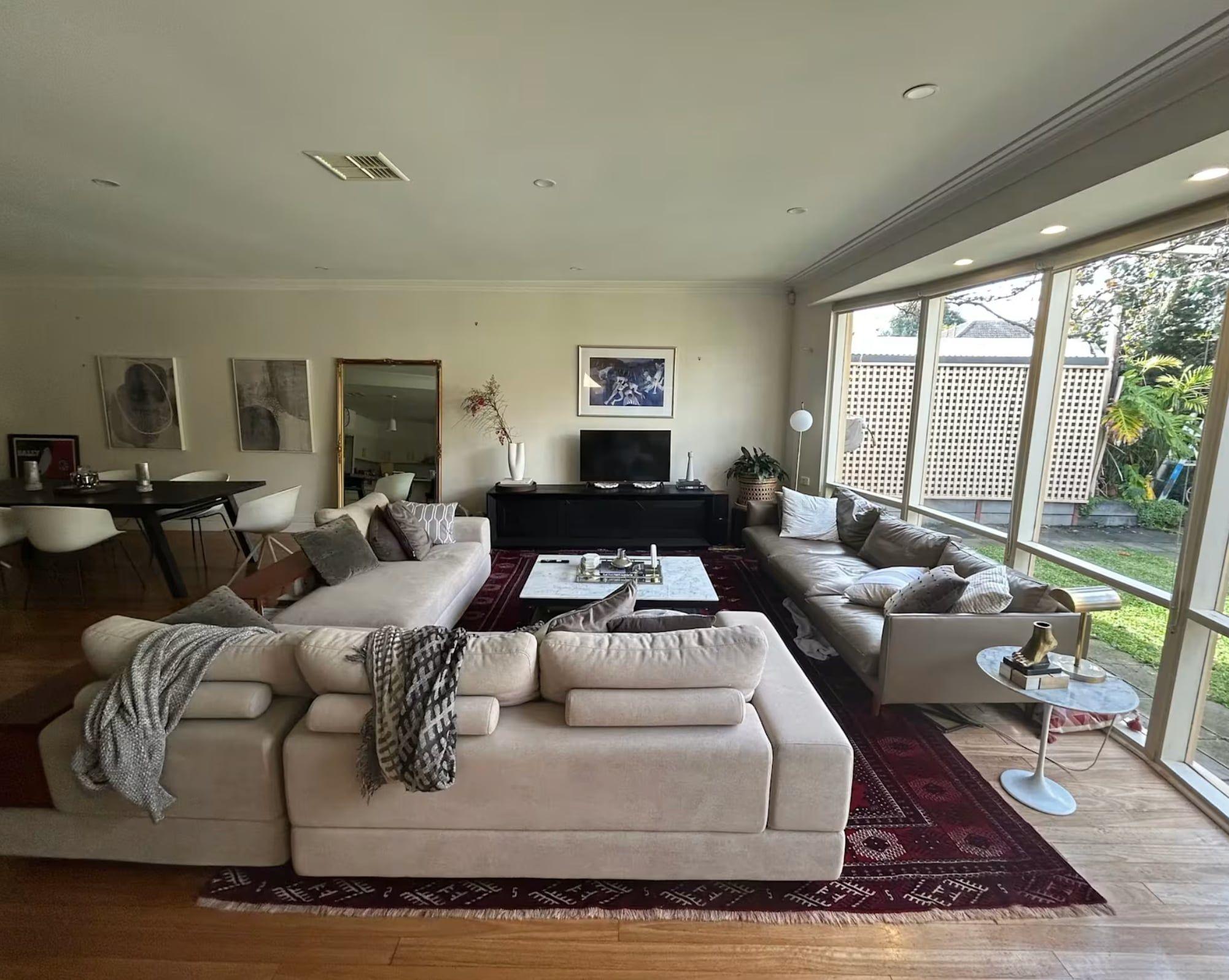 Well-appointed 4 bed/2 bath/3 living + pool,solar & pets neg