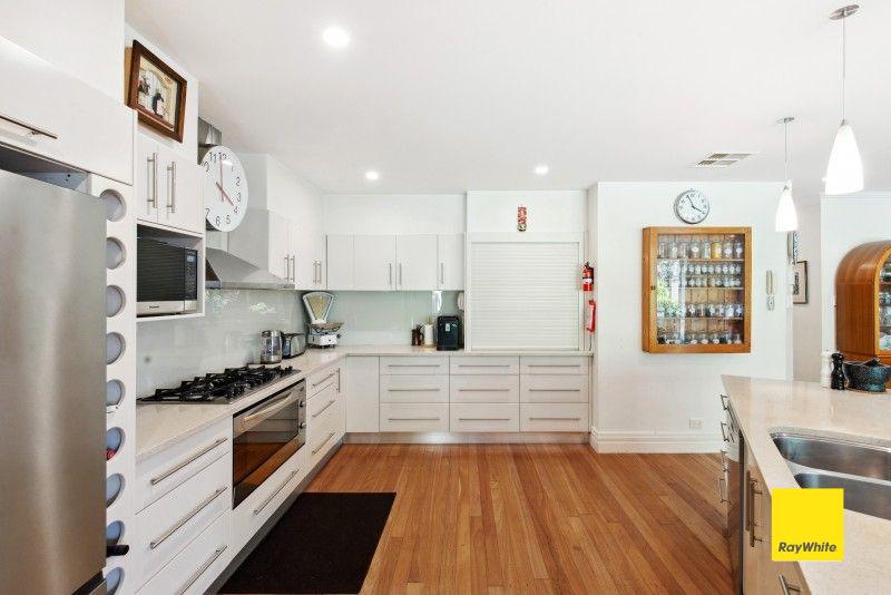 Well-appointed 4 bed/2 bath/3 living + pool,solar & pets neg