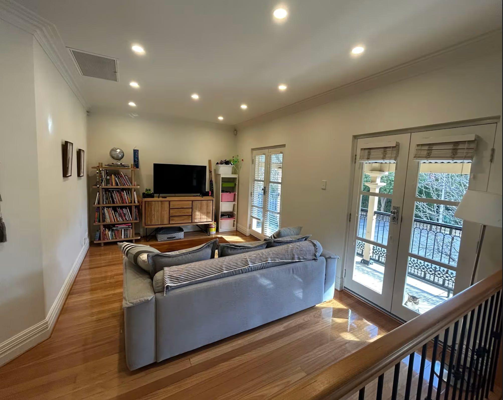 Well-appointed 4 bed/2 bath/3 living + pool,solar & pets neg